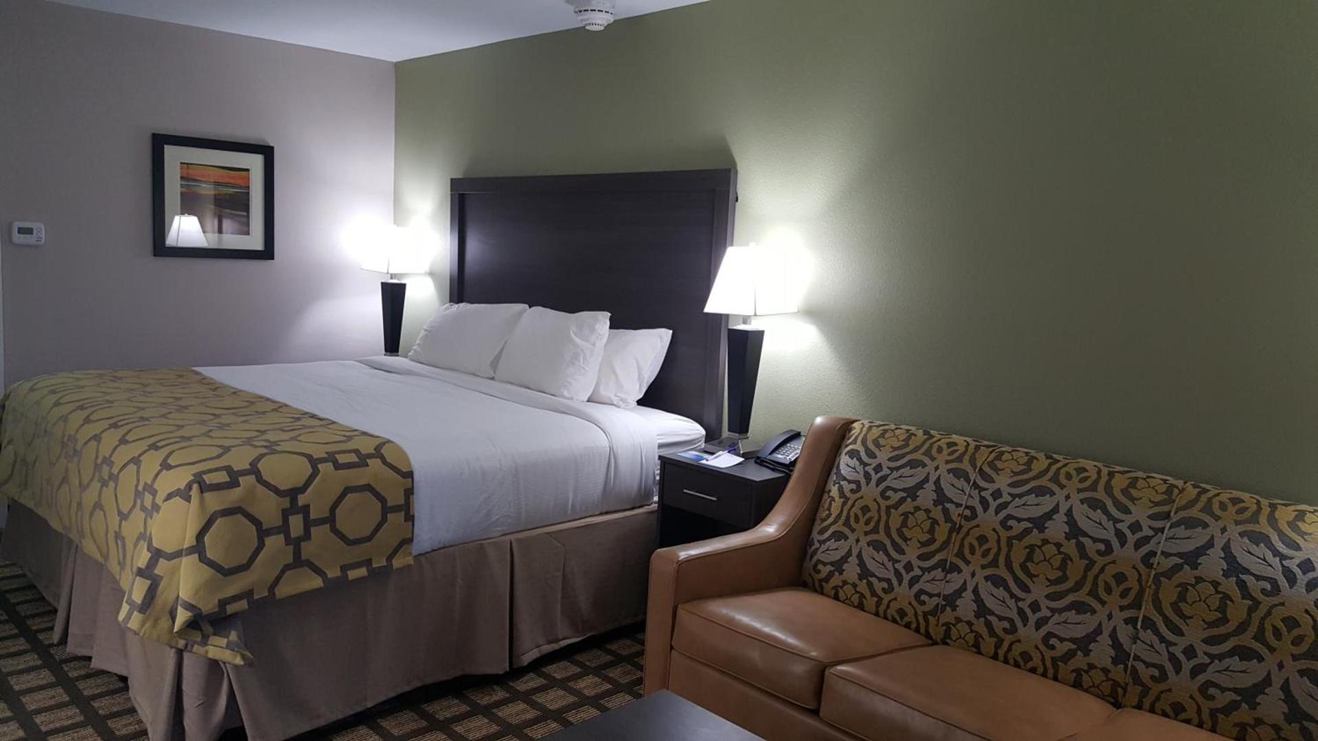 Baymont by Wyndham Clarksville photo 42