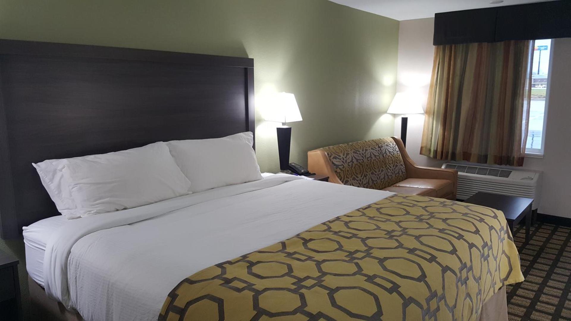 Baymont by Wyndham Clarksville photo 17