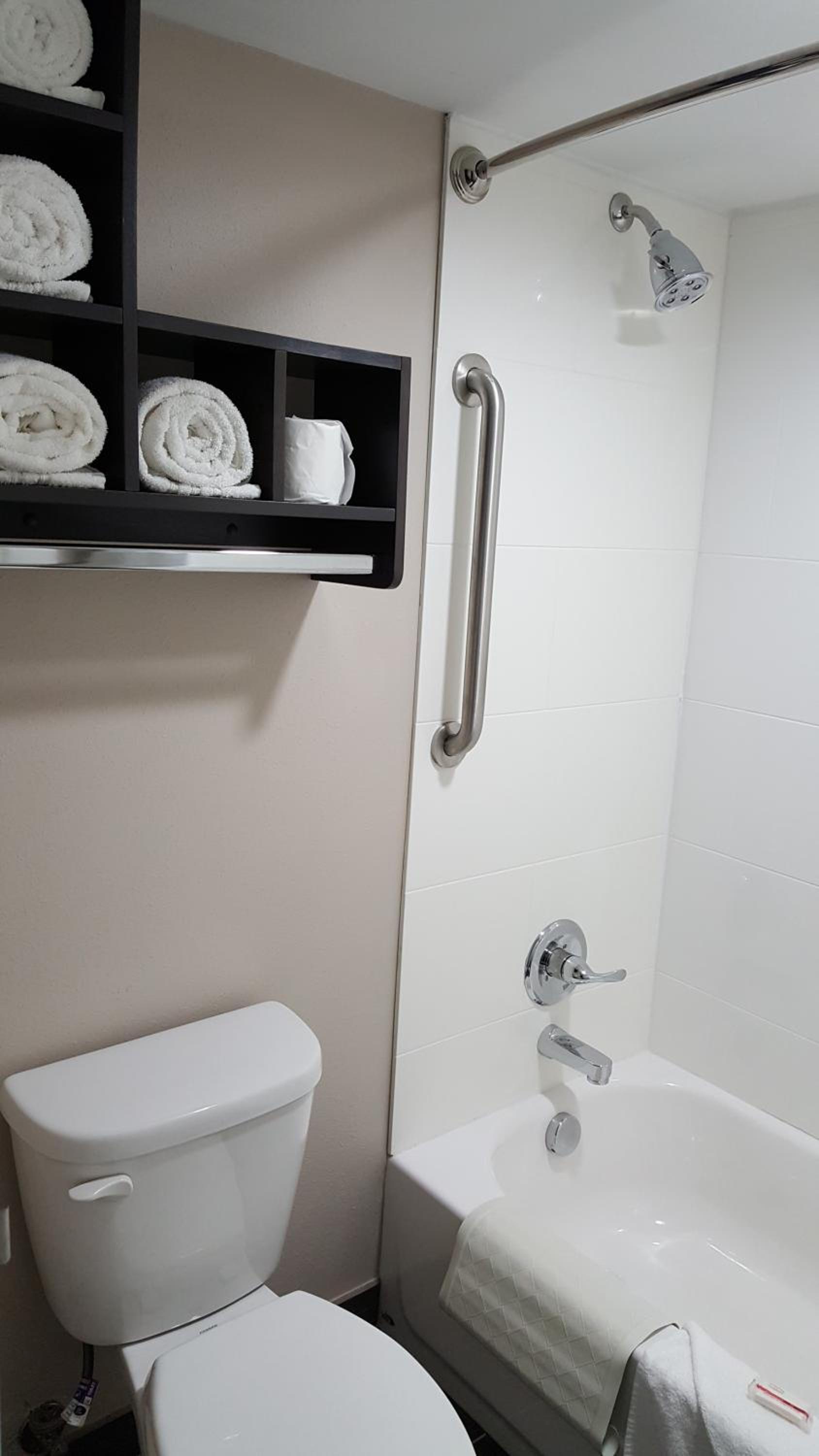 Baymont by Wyndham Clarksville photo 43