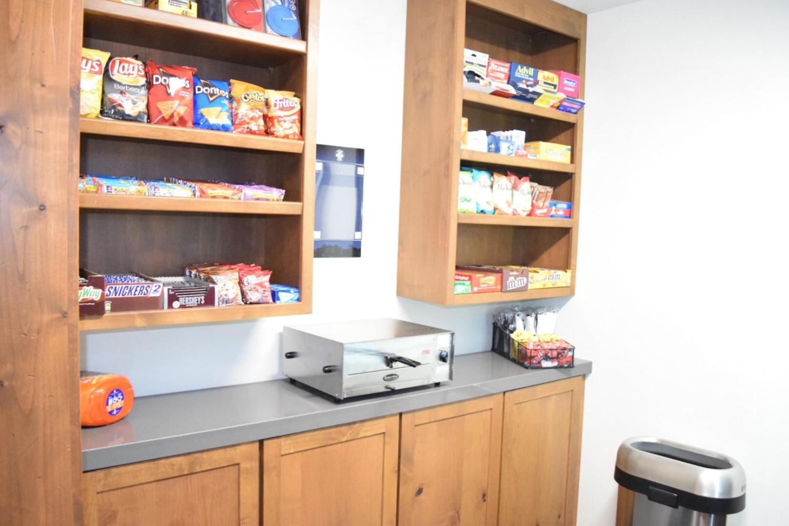 Boarders Inn & Suites by Cobblestone Hotels - Syracuse photo 38