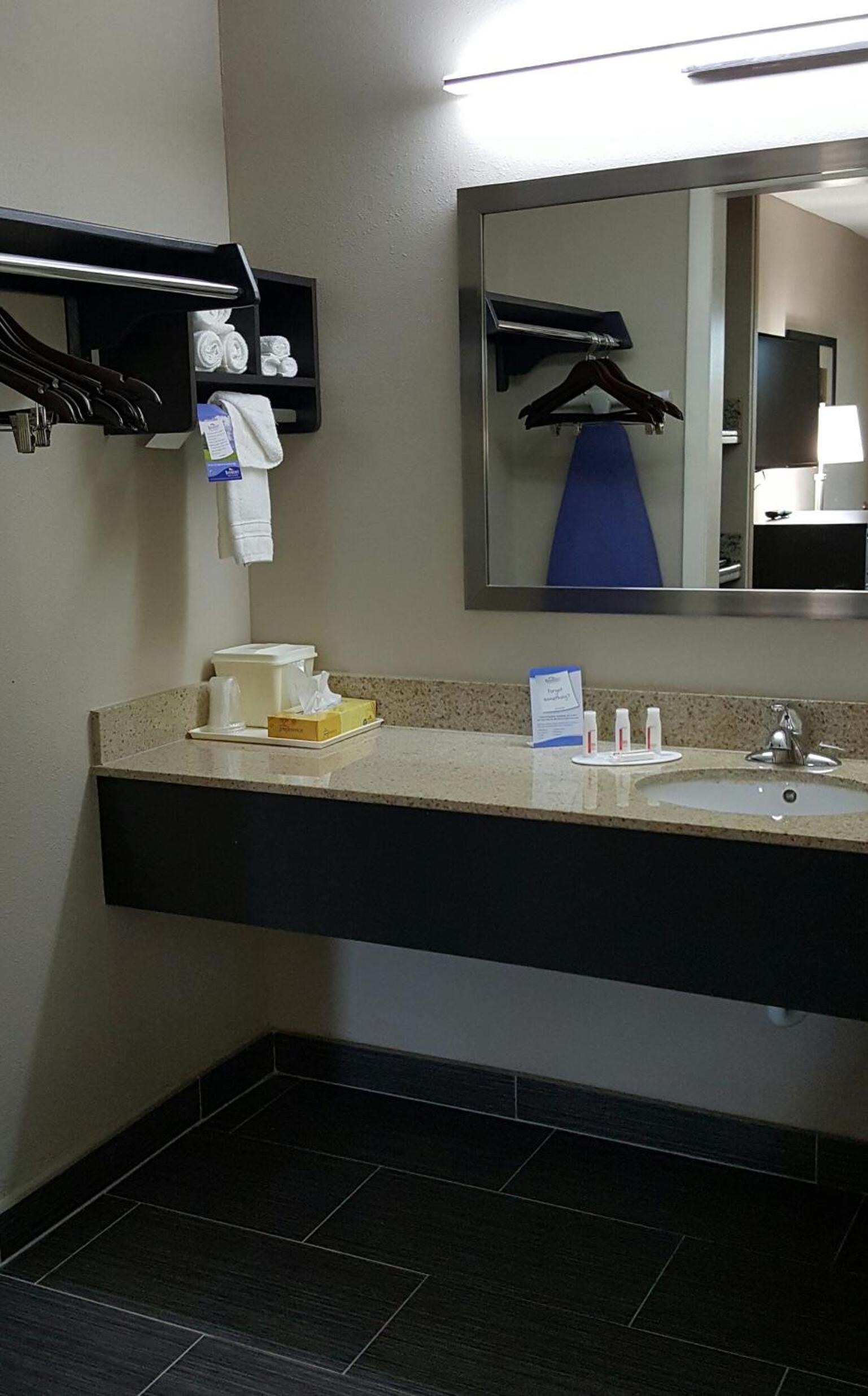 Baymont by Wyndham Clarksville photo 37