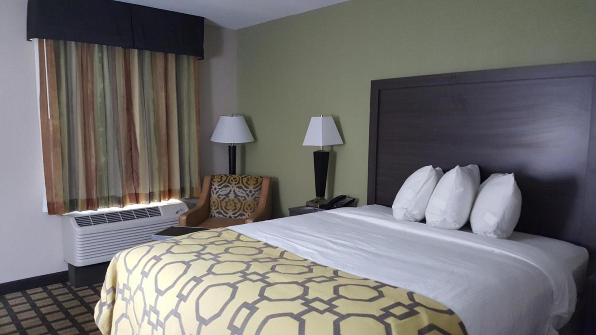 Baymont by Wyndham Clarksville photo 28