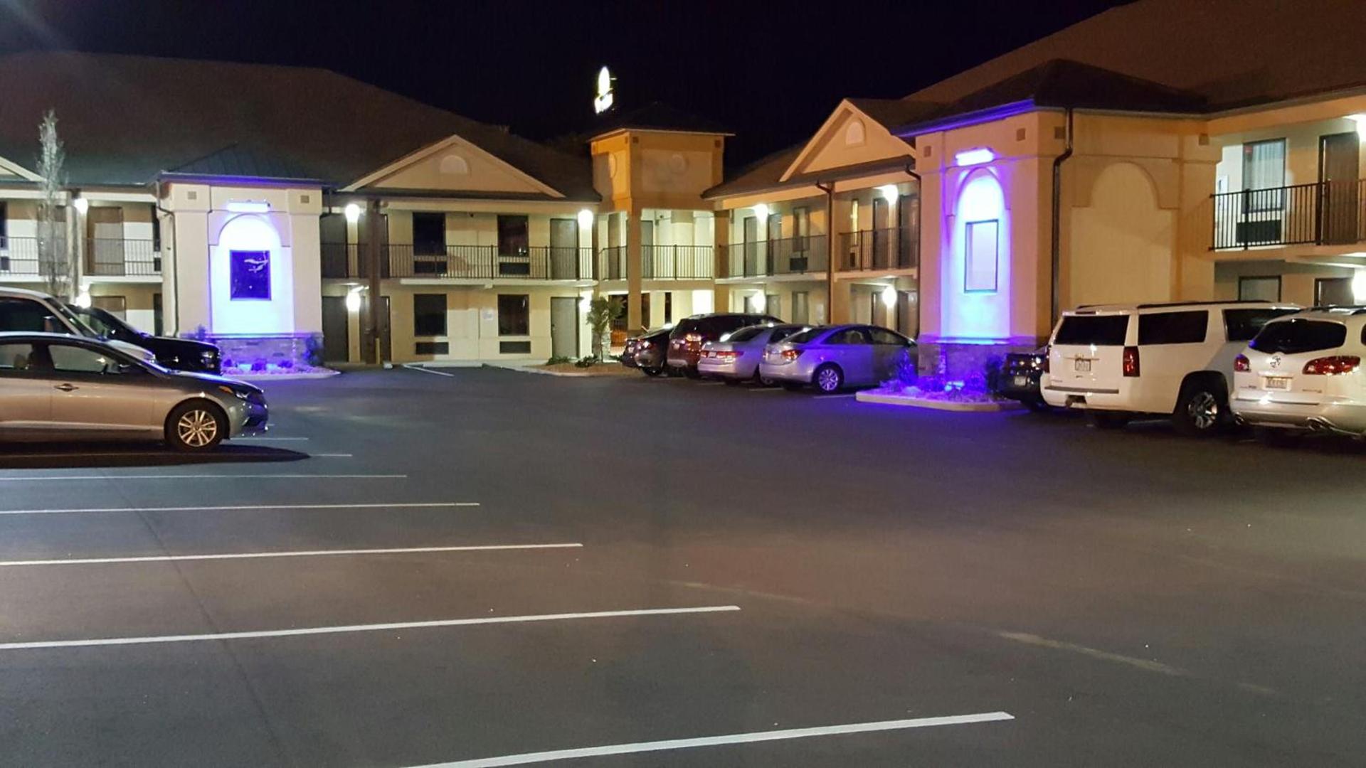 Baymont by Wyndham Clarksville photo 19