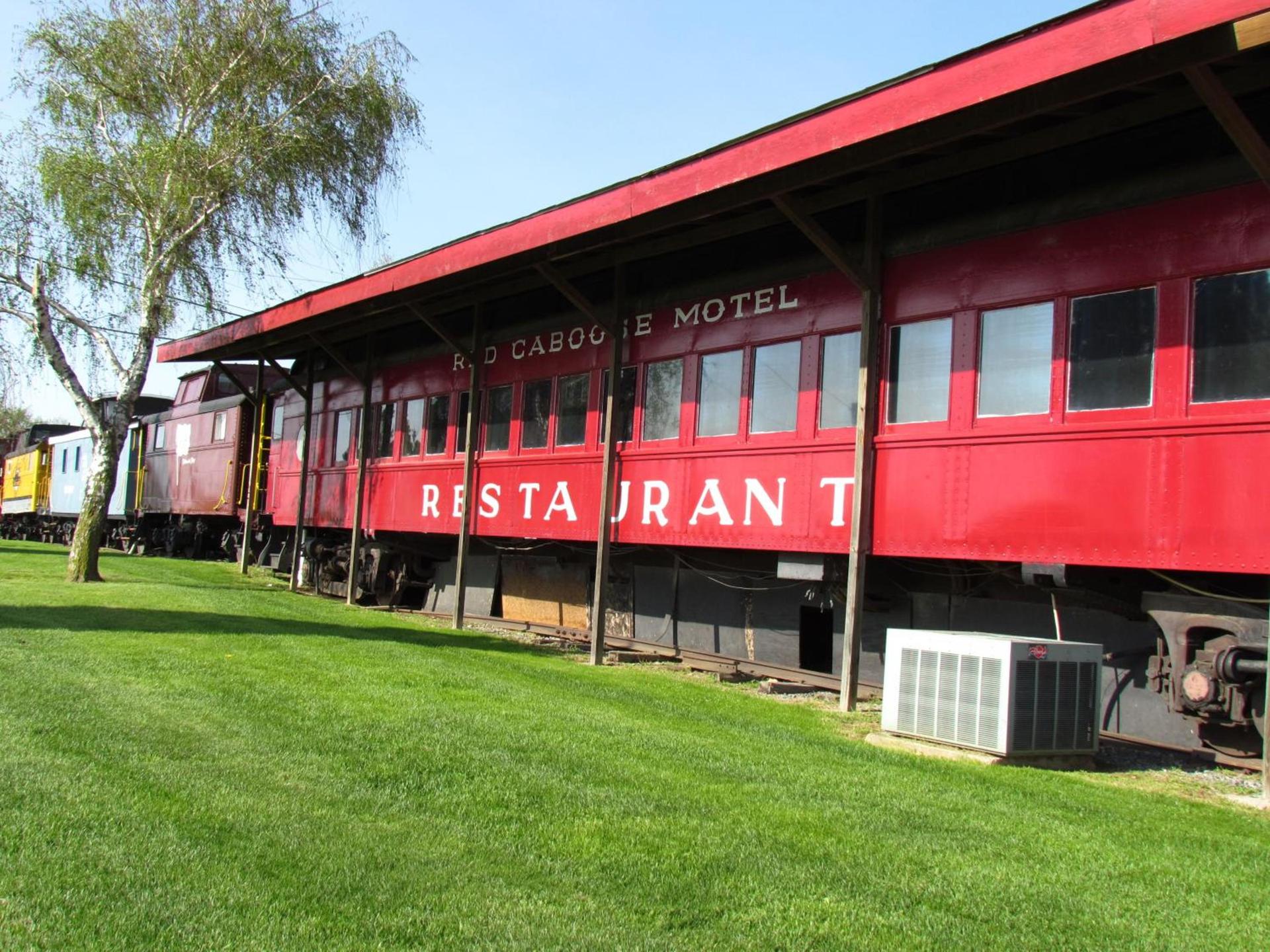 Red Caboose Motel & Restaurant photo 3