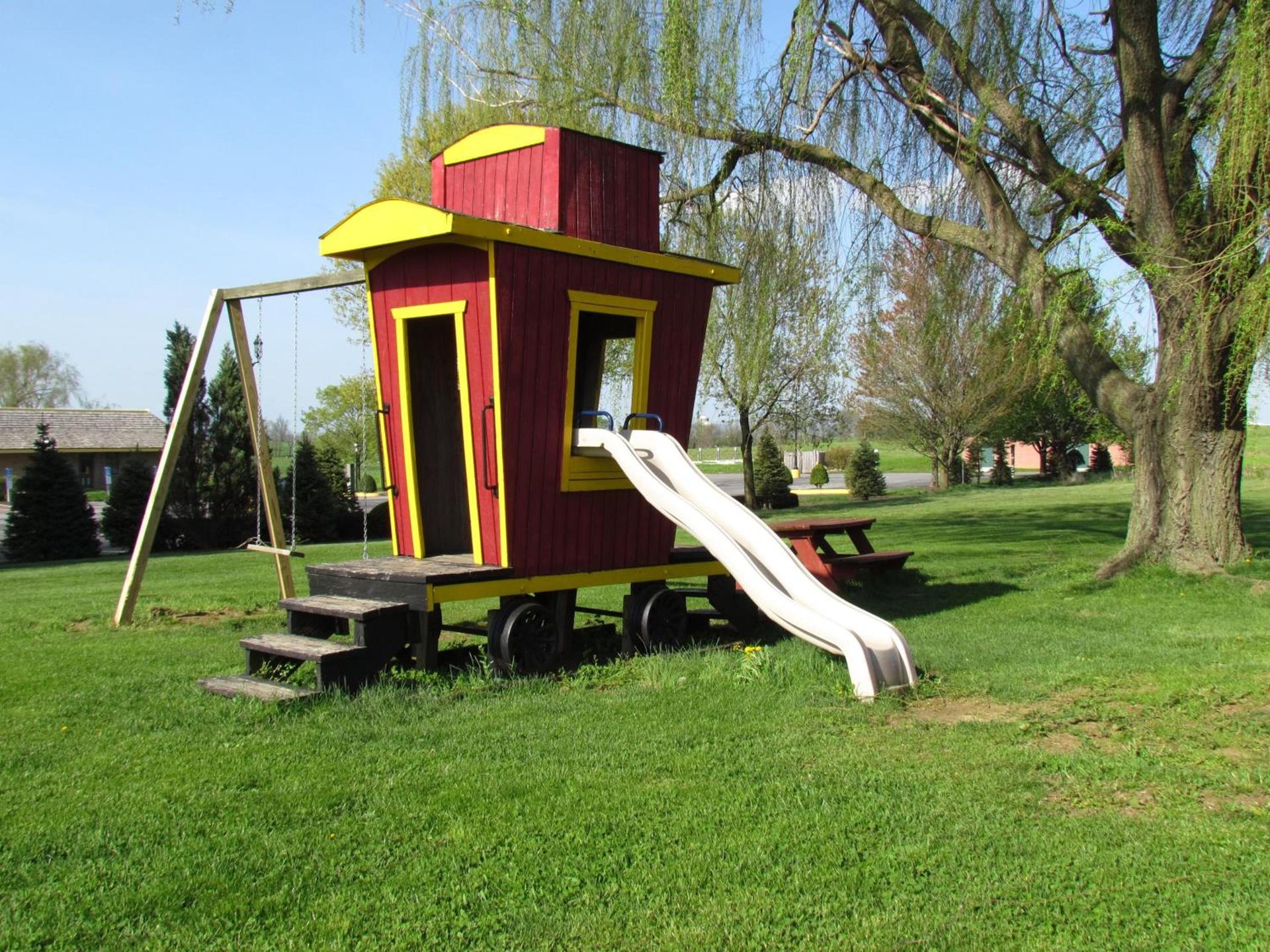 Red Caboose Motel & Restaurant photo 57
