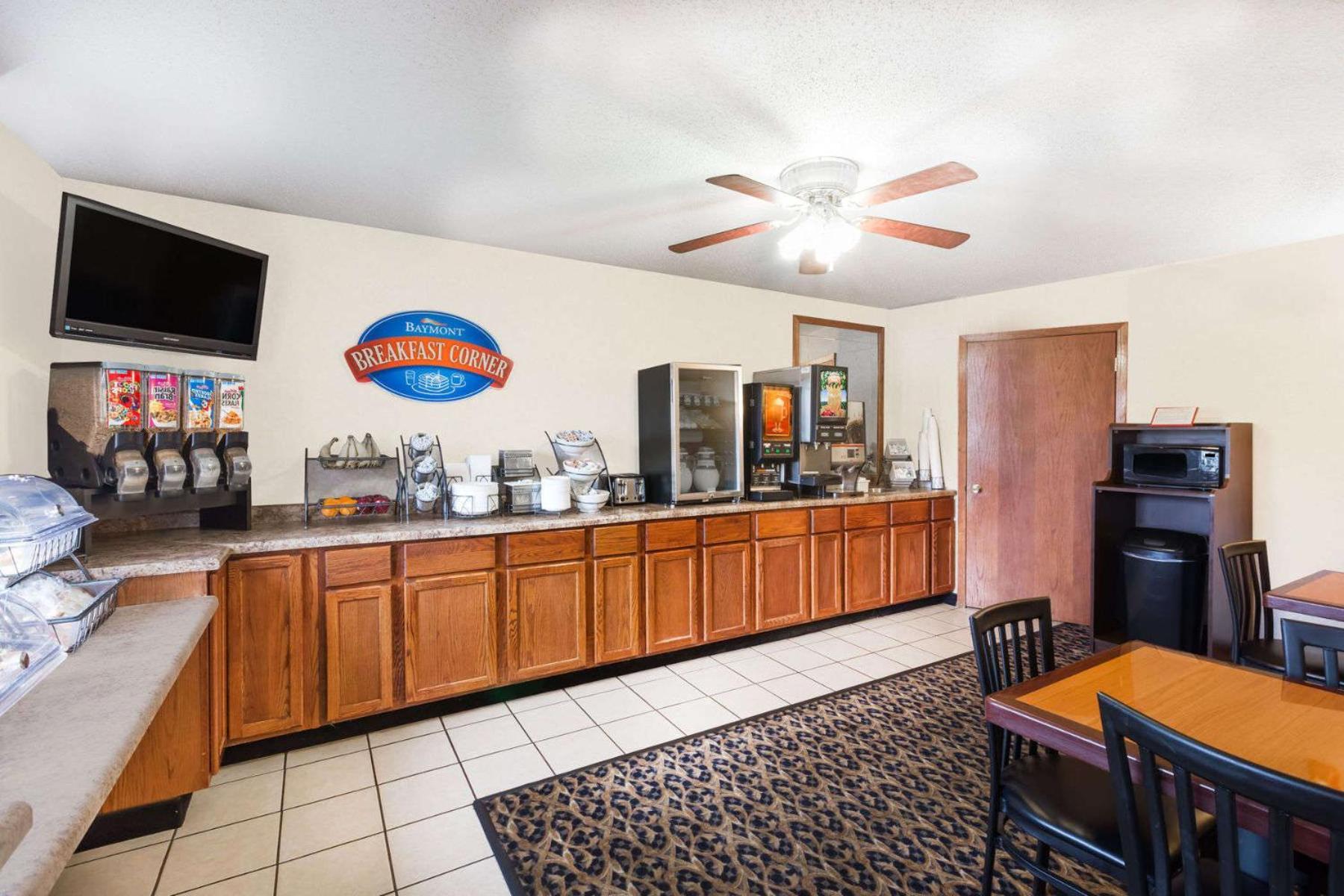 Baymont by Wyndham LeMars photo 11