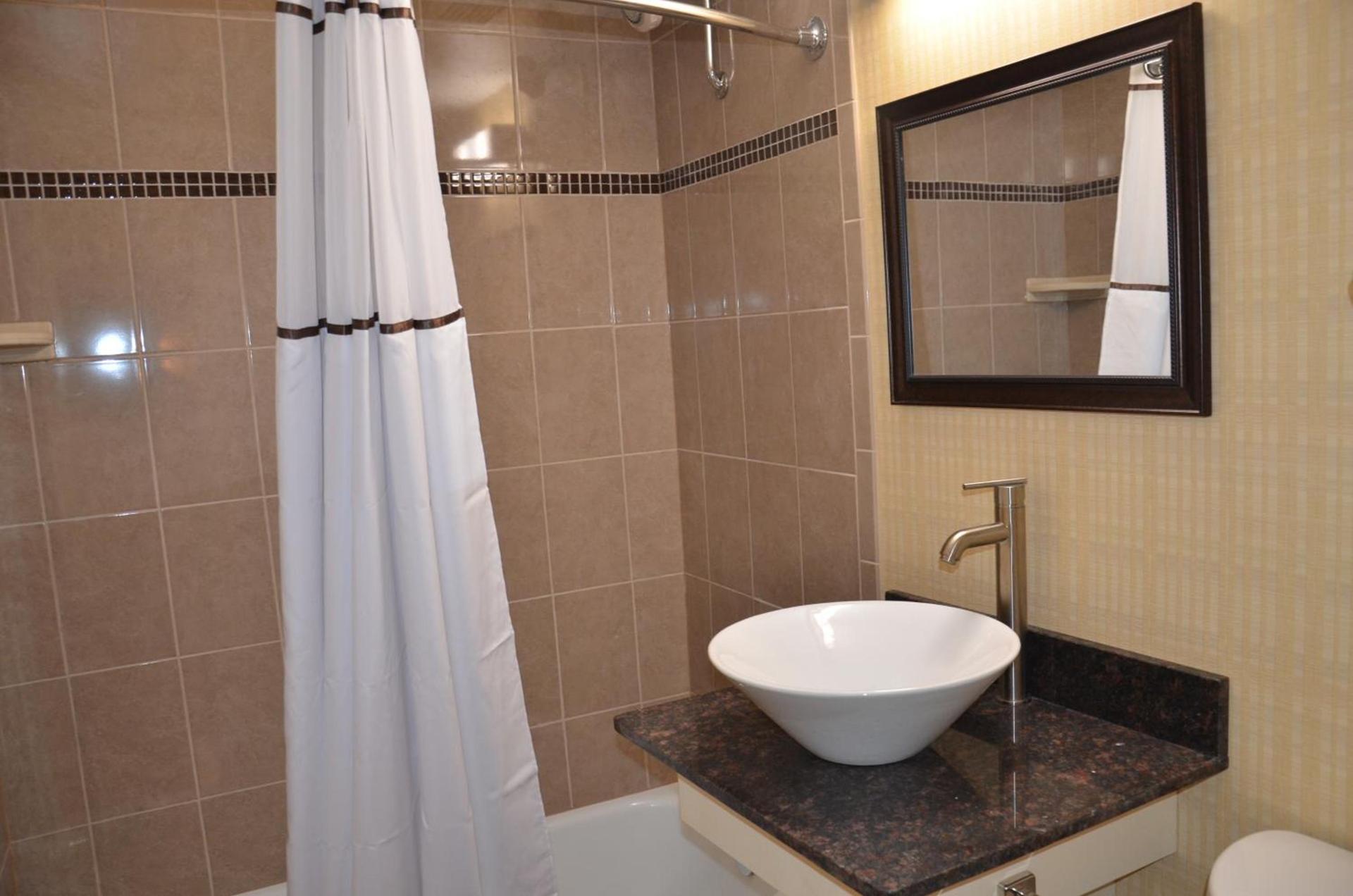 Aashram Hotel by Niagara River photo 17