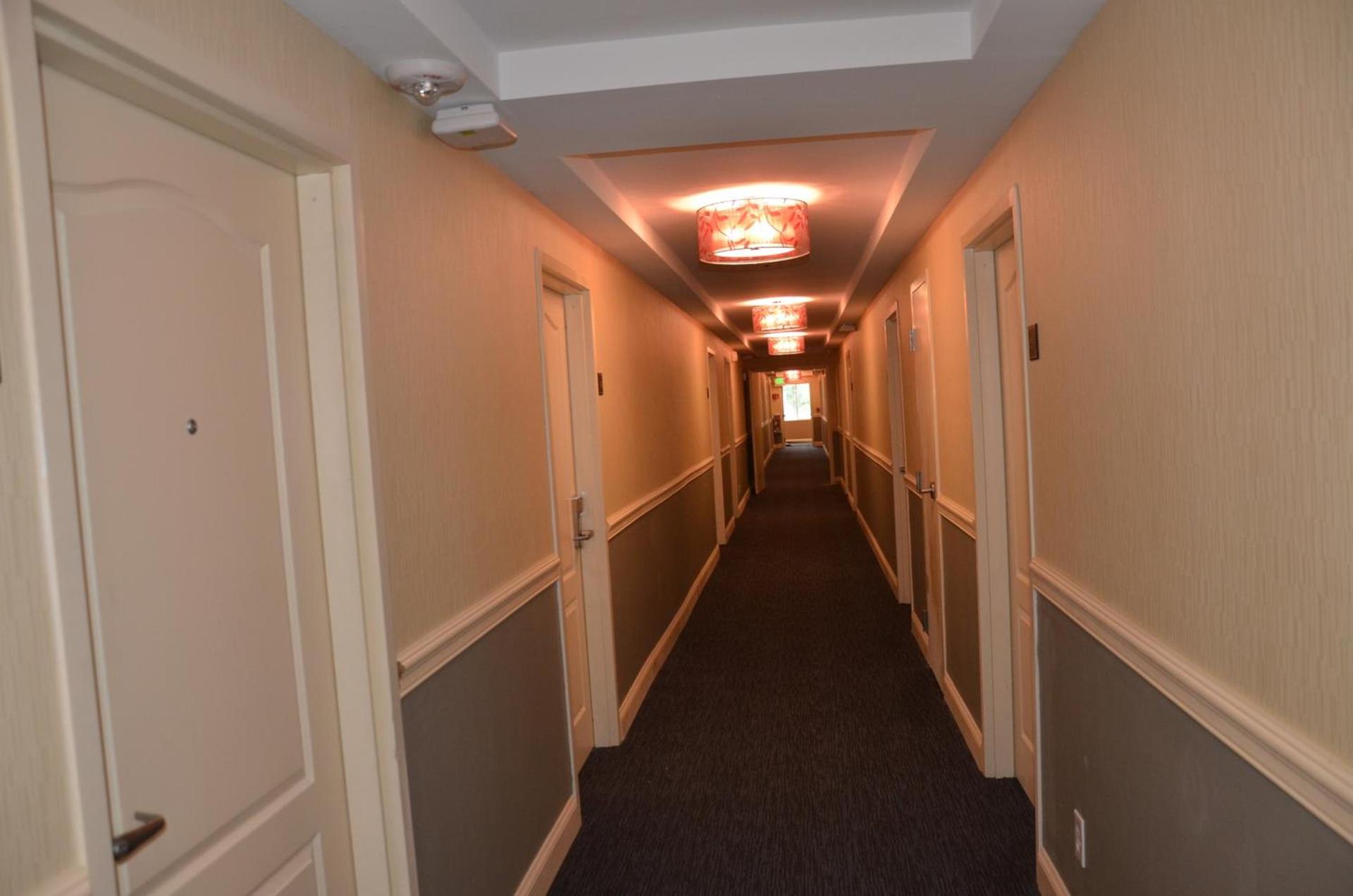 Aashram Hotel by Niagara River photo 8
