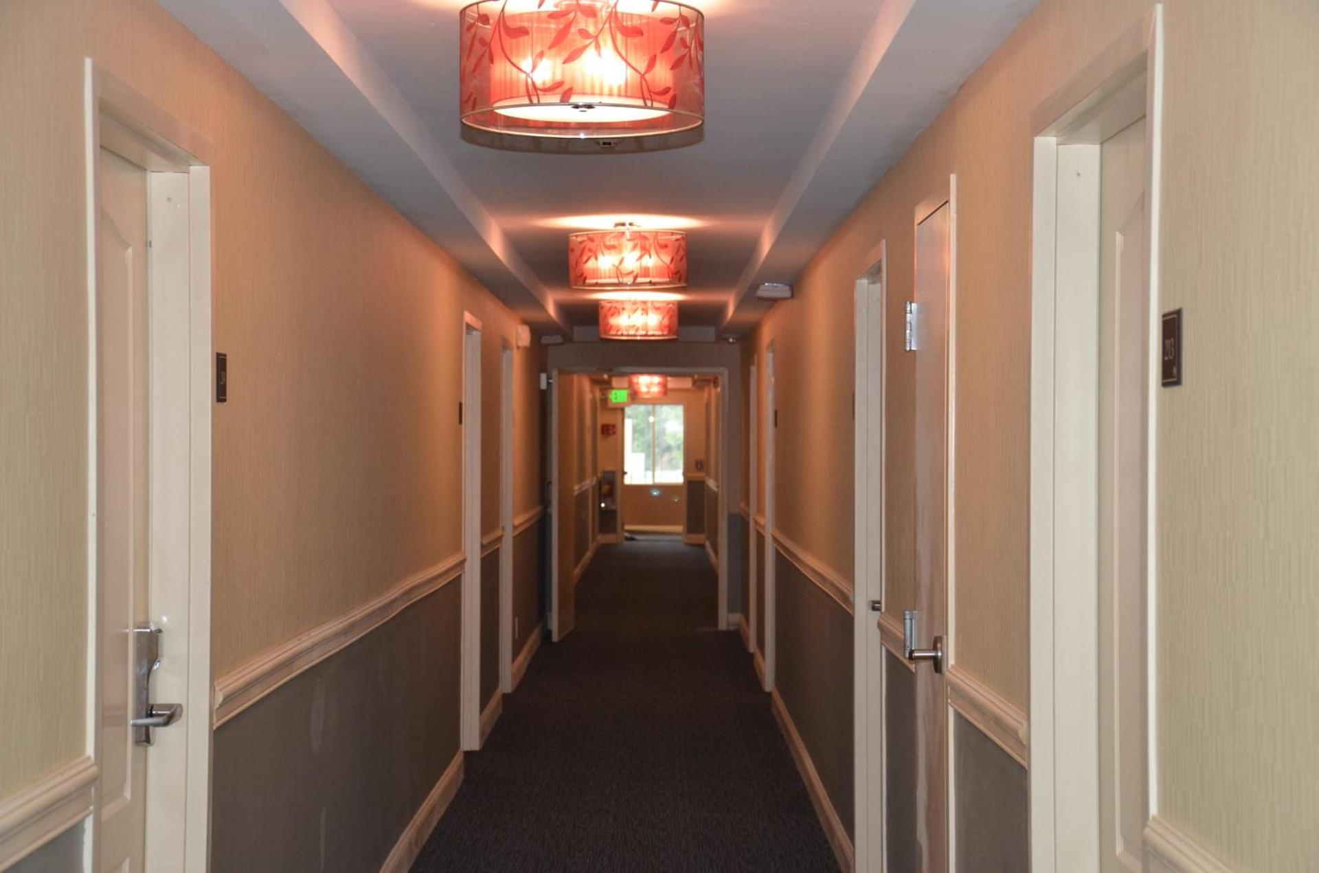 Aashram Hotel by Niagara River photo 9