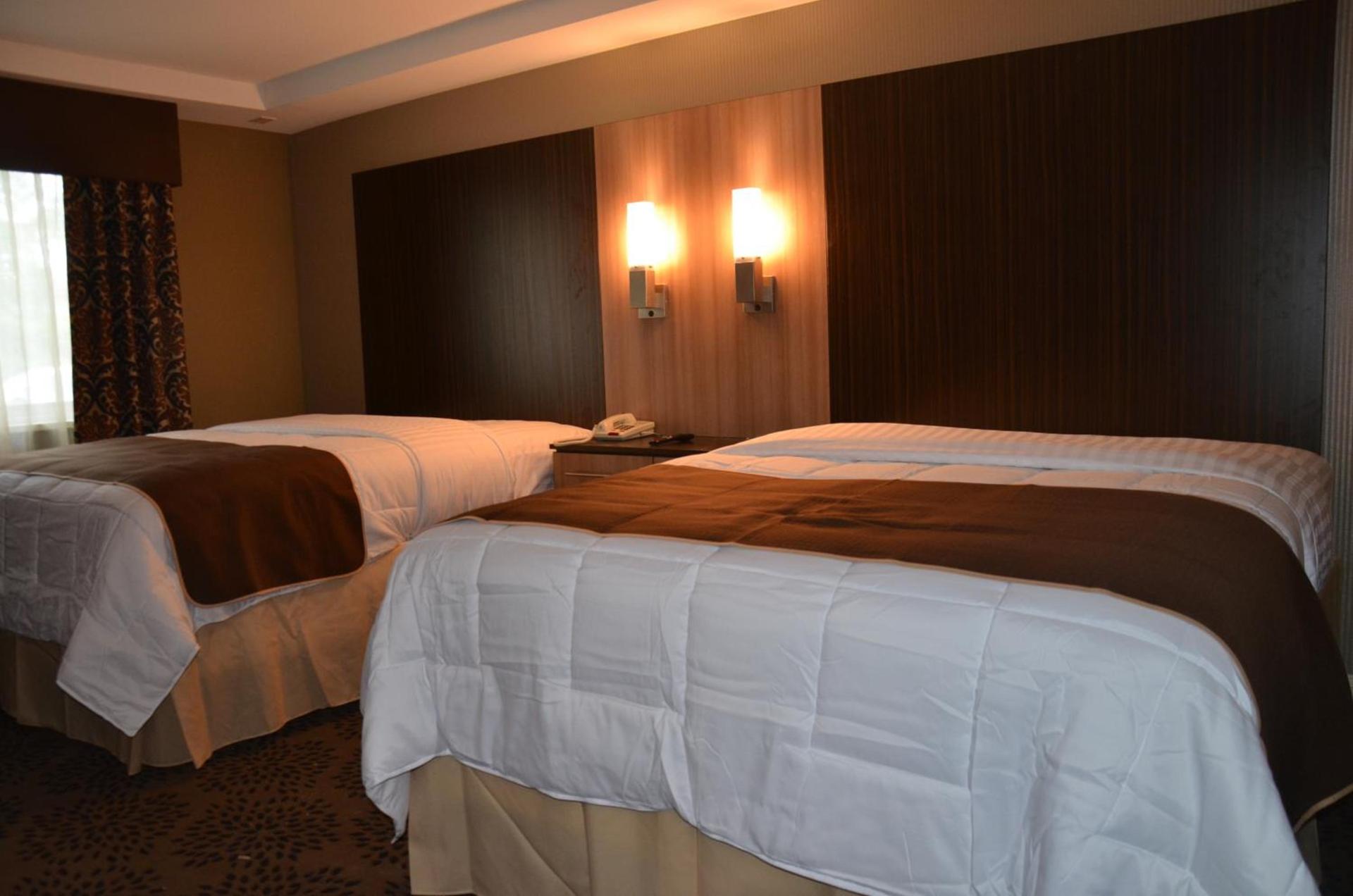 Aashram Hotel by Niagara River photo 19