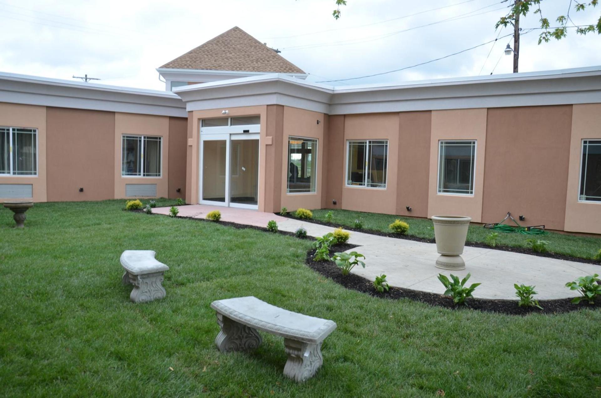 Aashram Hotel by Niagara River photo 6