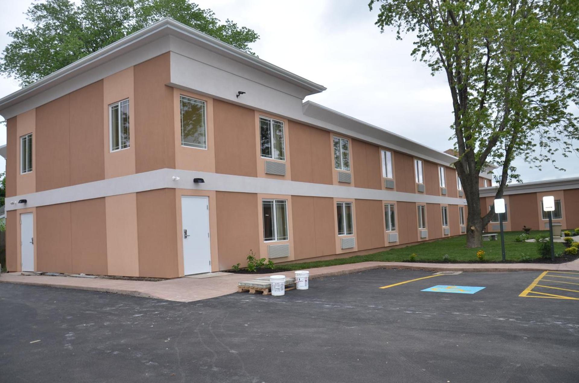 Aashram Hotel by Niagara River photo 11