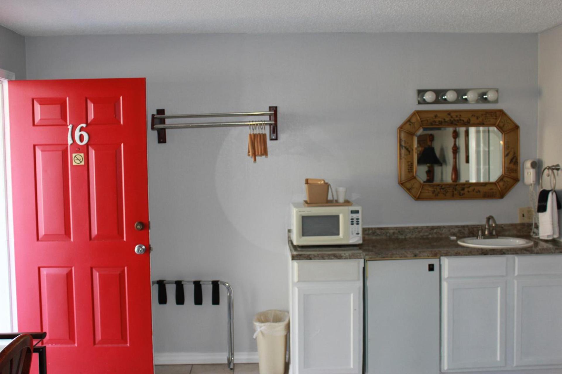Brydan Suites photo 44