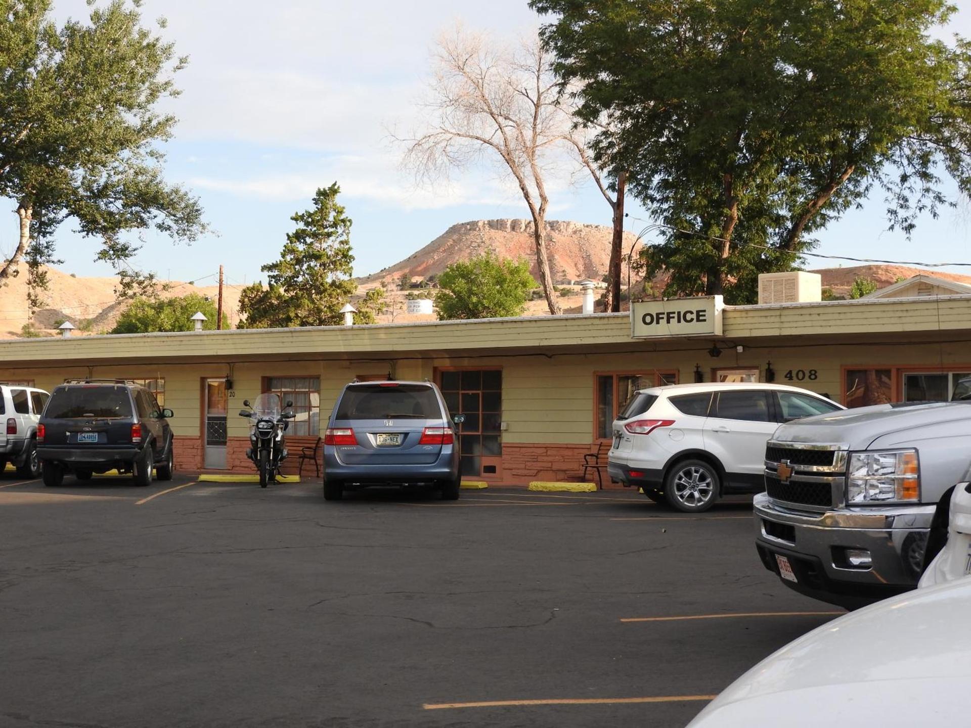 Rainbow Motel photo 26
