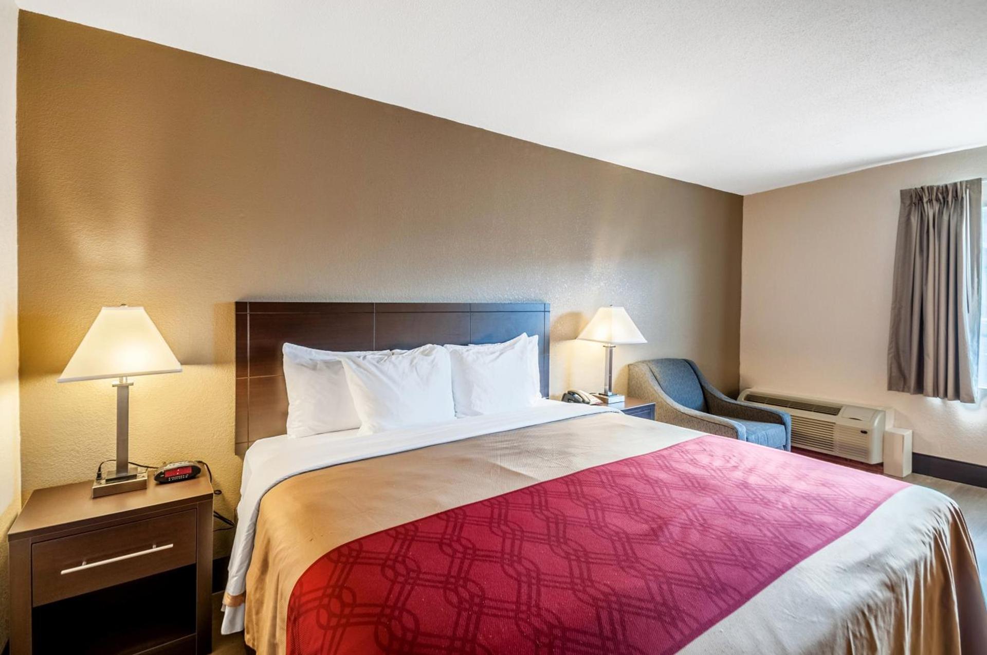 Econo Lodge Hagerstown photo 18