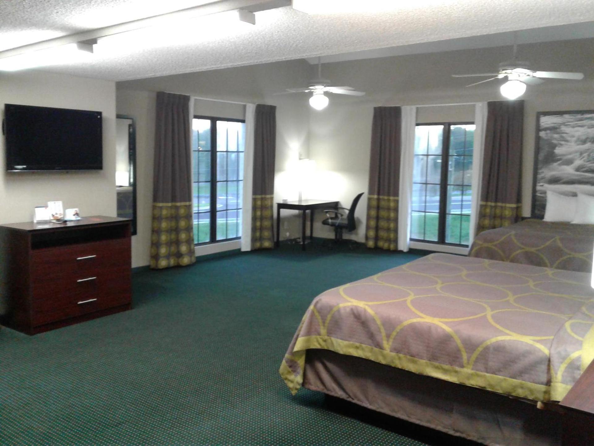Super 8 by Wyndham Austell/Six Flags photo 13