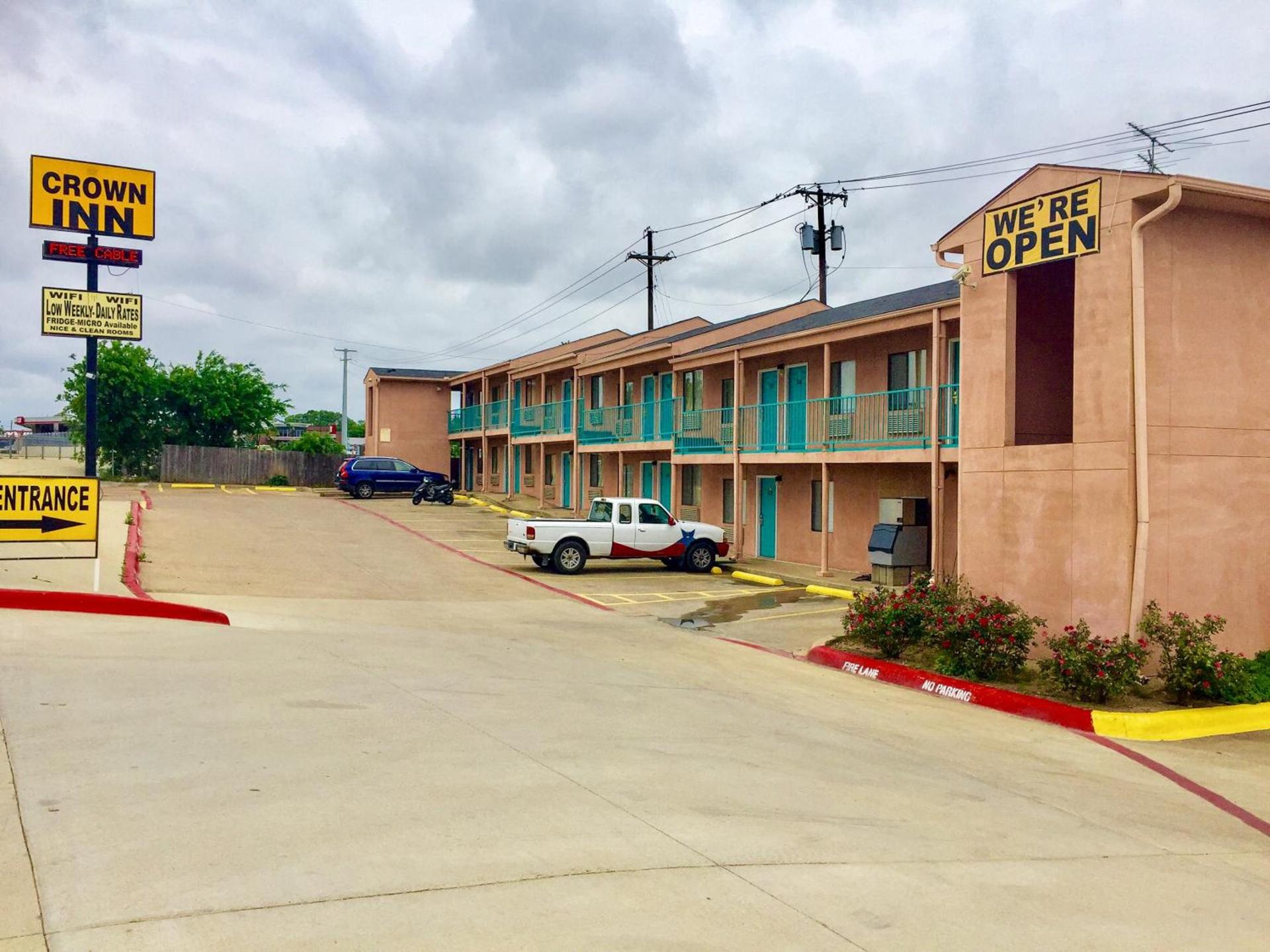Crown Inn Grand Prairie photo 3