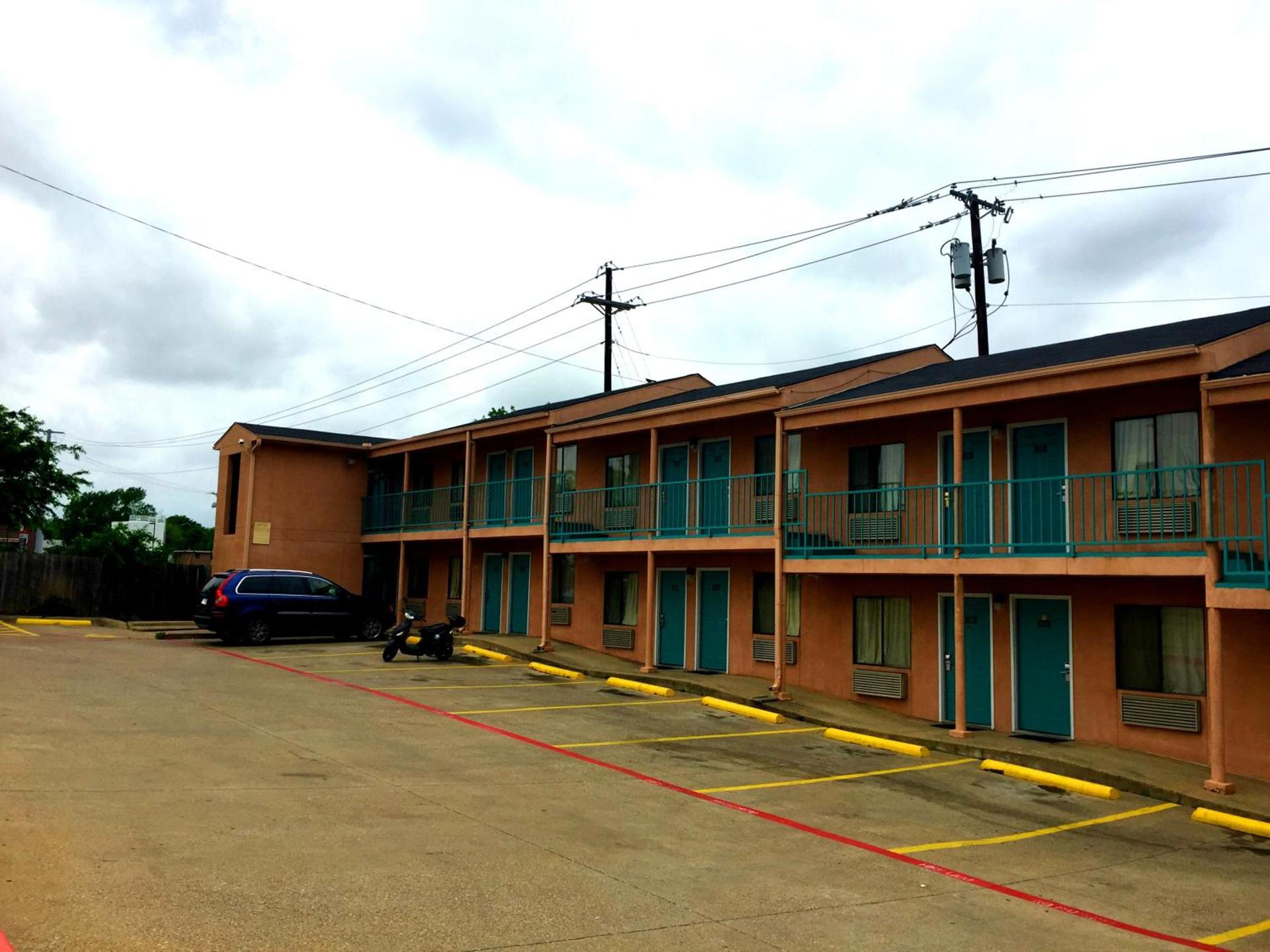 Crown Inn Grand Prairie photo 14