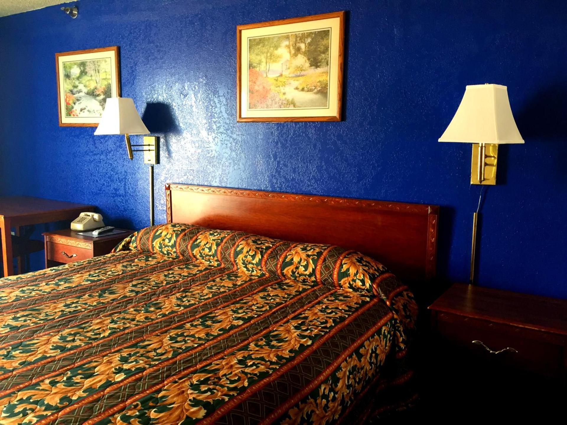 Crown Inn Grand Prairie photo 5