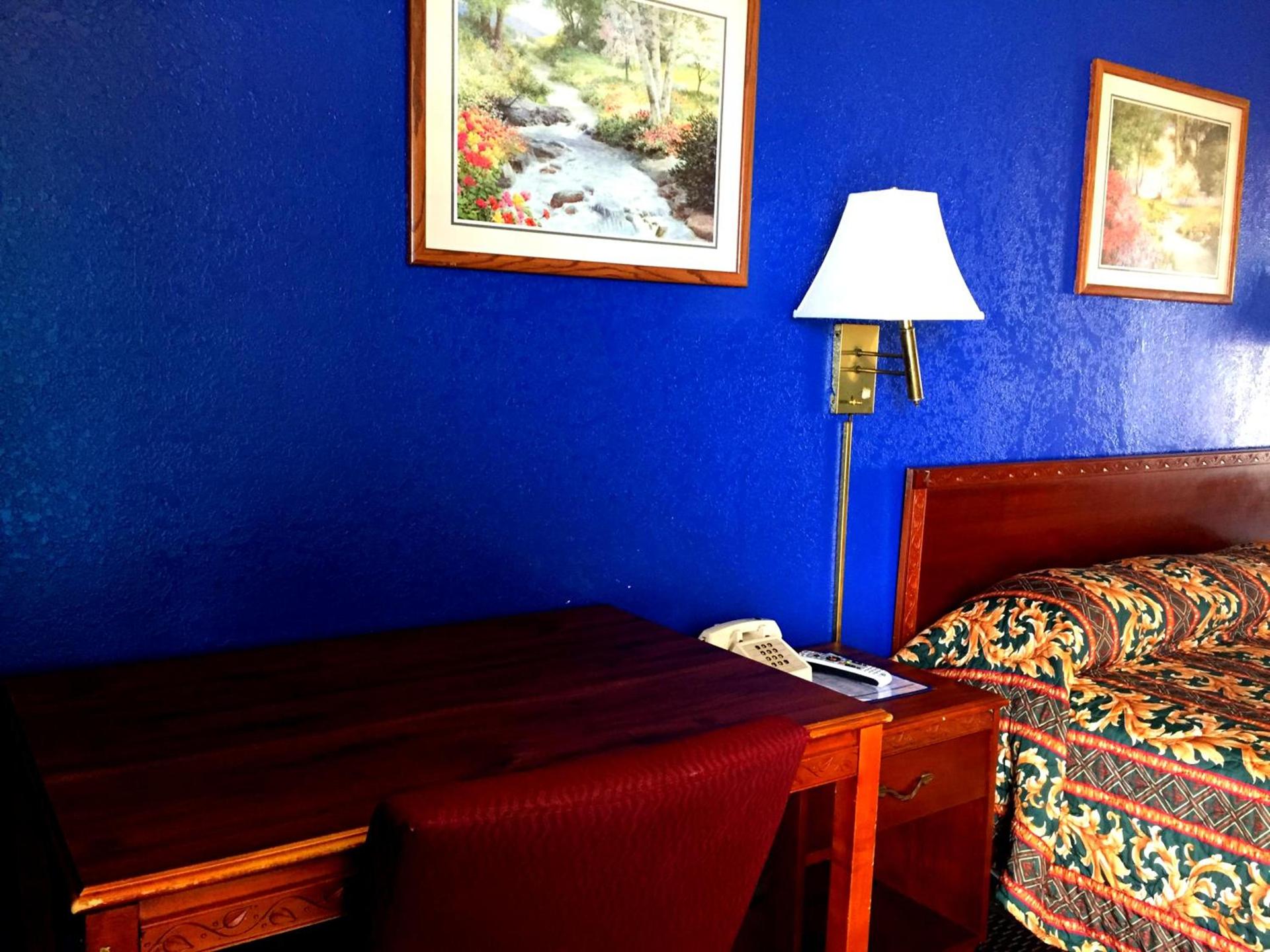 Crown Inn Grand Prairie photo 7