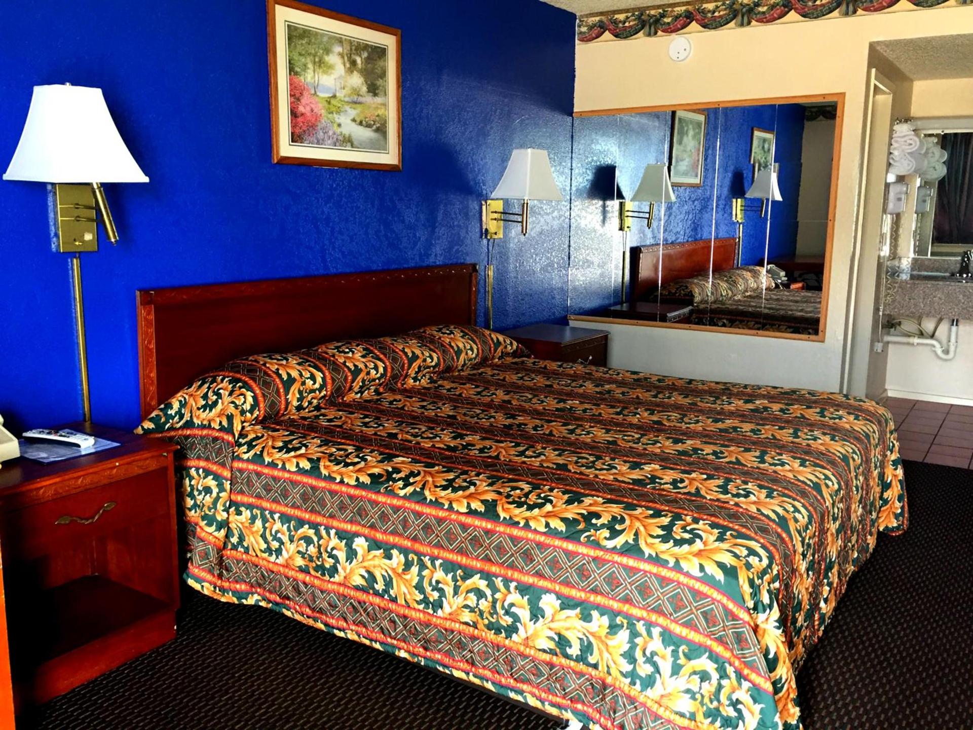 Crown Inn Grand Prairie photo 8