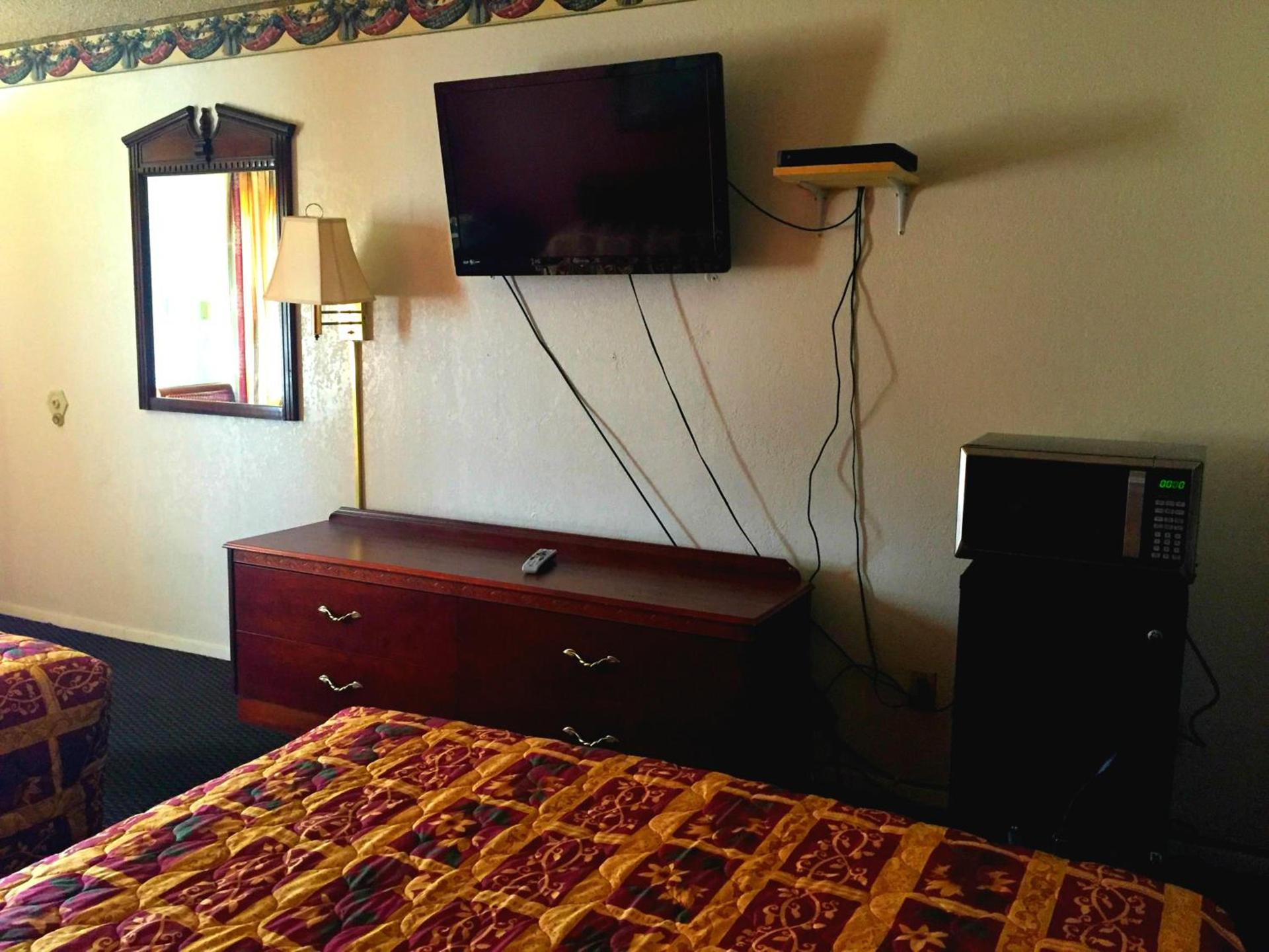 Crown Inn Grand Prairie photo 11