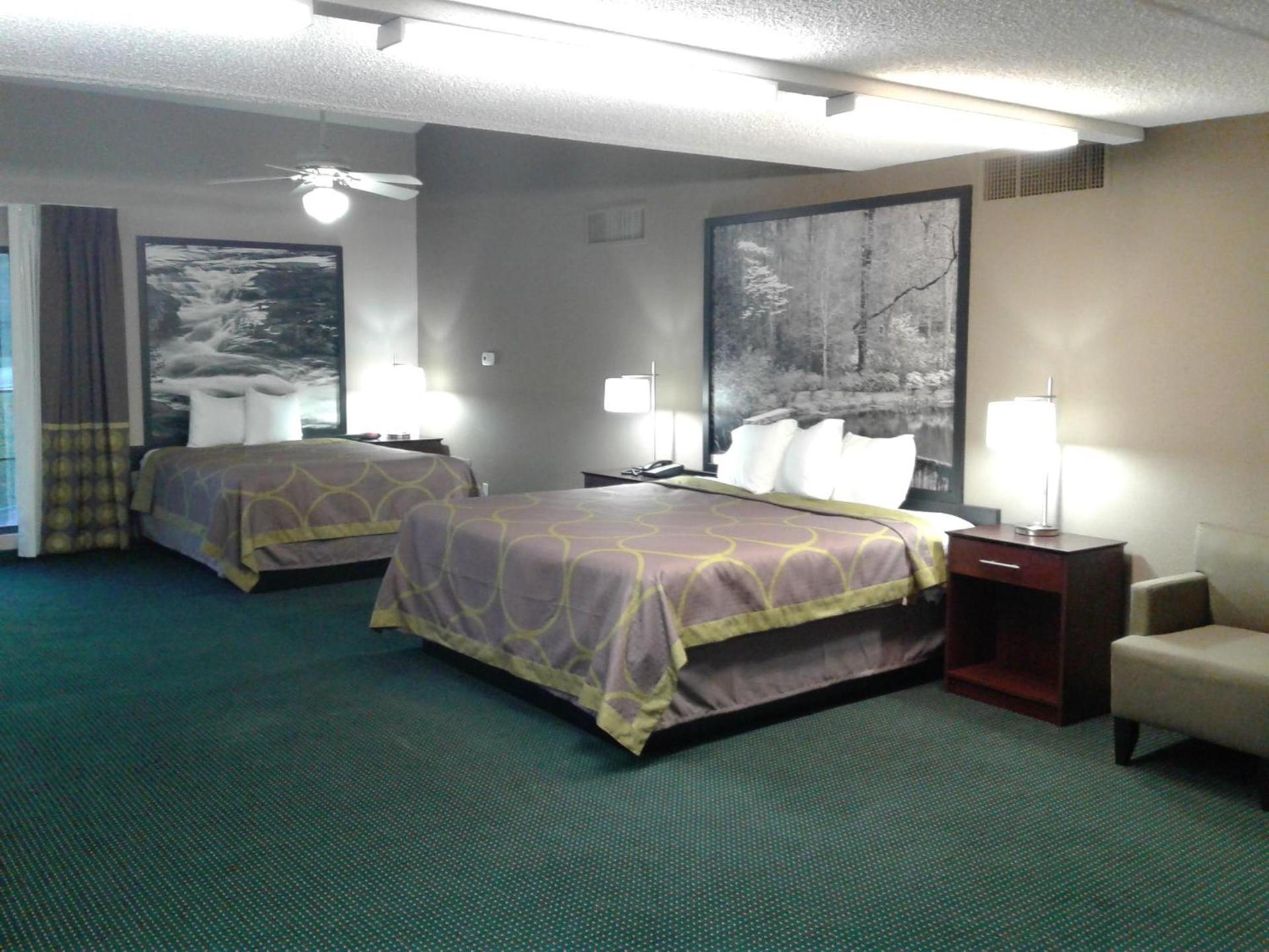 Super 8 by Wyndham Austell/Six Flags photo 32