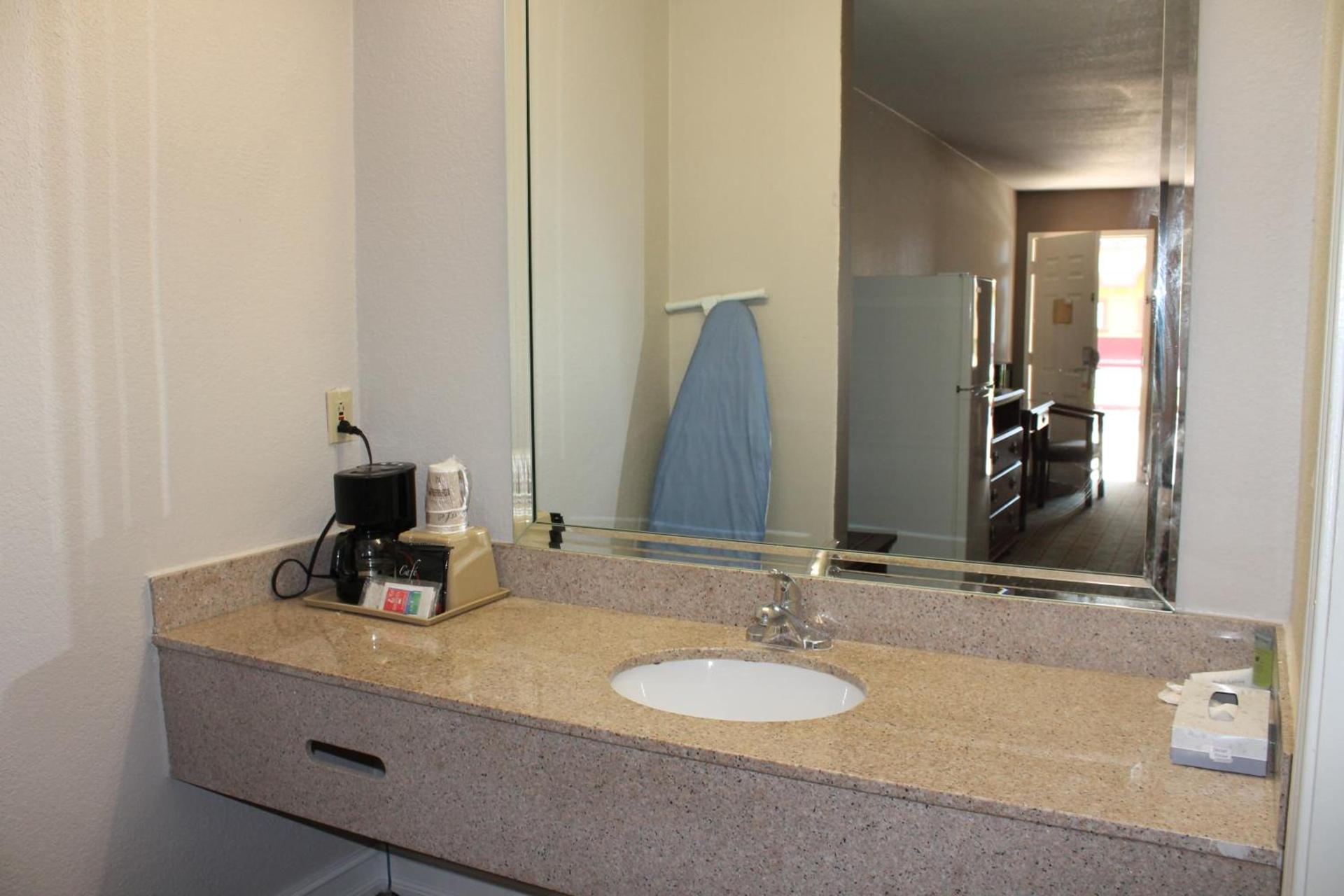 Quality Inn & Suites Port Arthur - Nederland photo 59