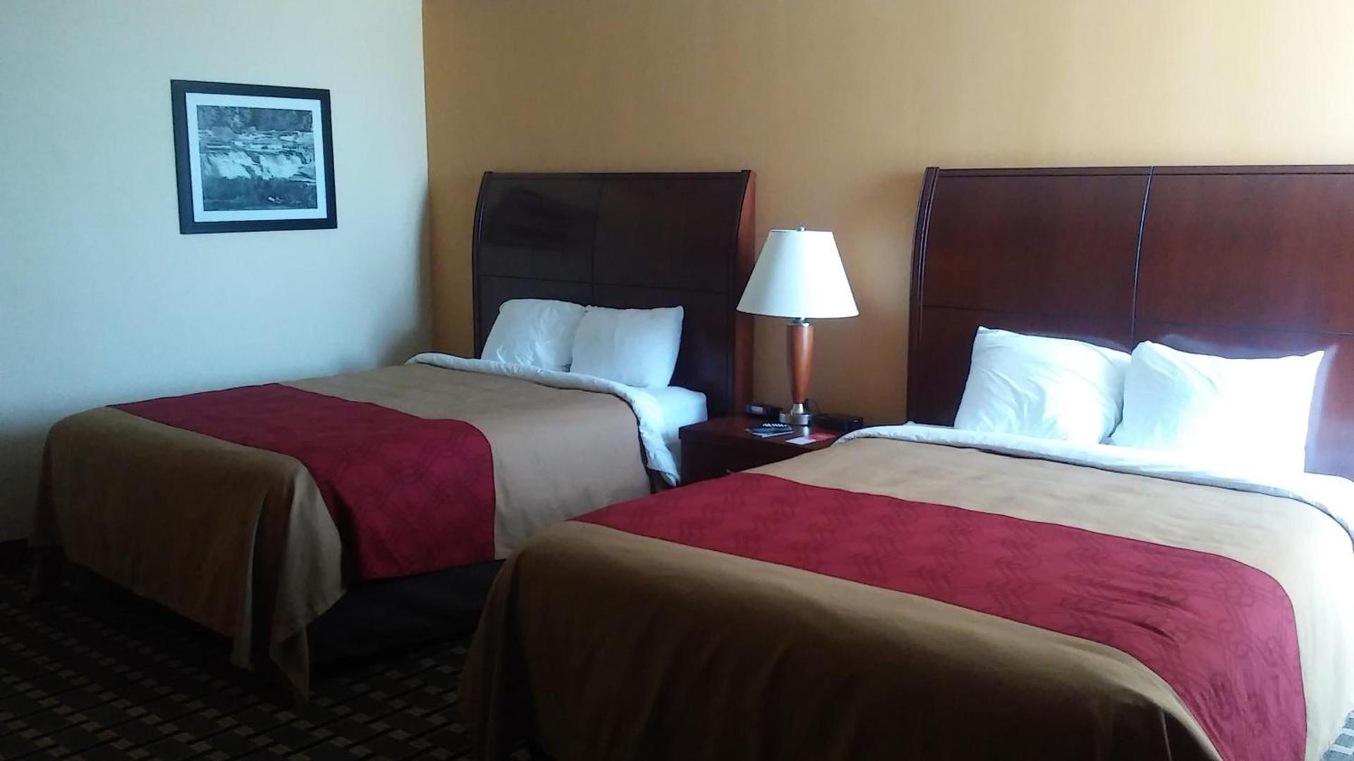 Econo Lodge Inn & Suites Brookings photo 13