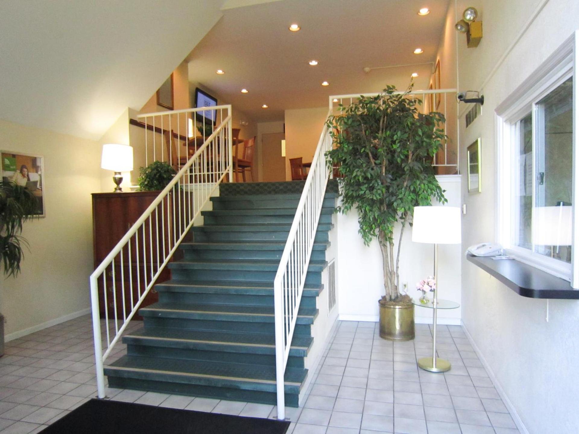 Suburban Studios Columbus East photo 1