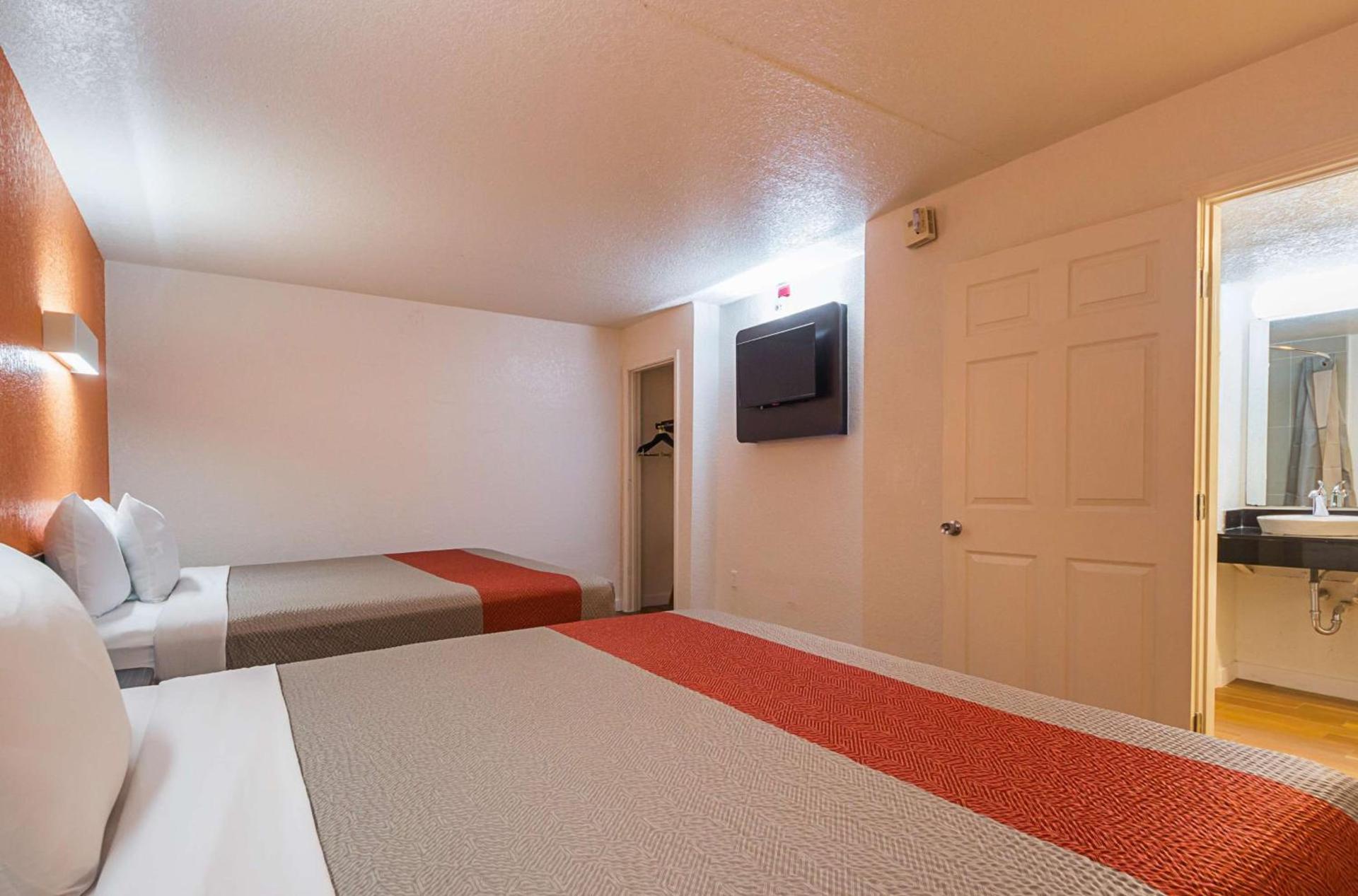 Motel 6-Garland, TX - Northeast Dallas photo 35