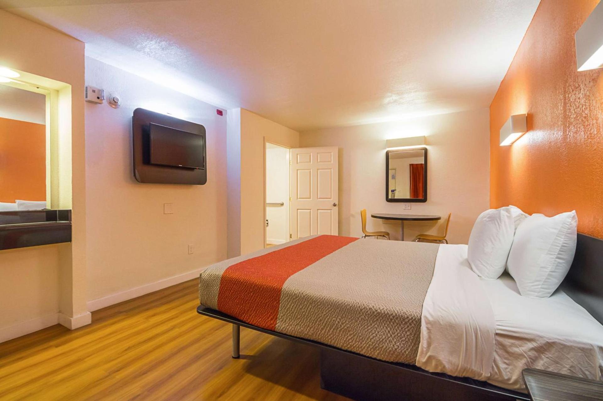 Motel 6-Garland, TX - Northeast Dallas photo 26