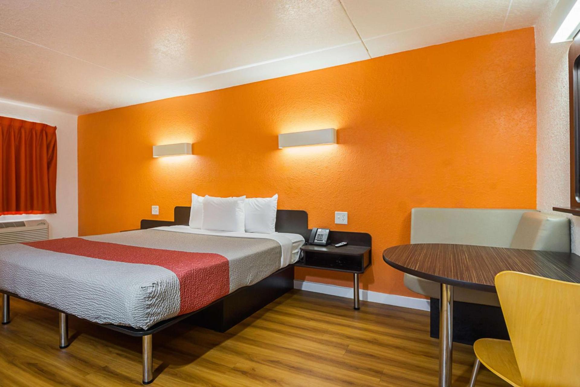 Motel 6-Garland, TX - Northeast Dallas photo 20