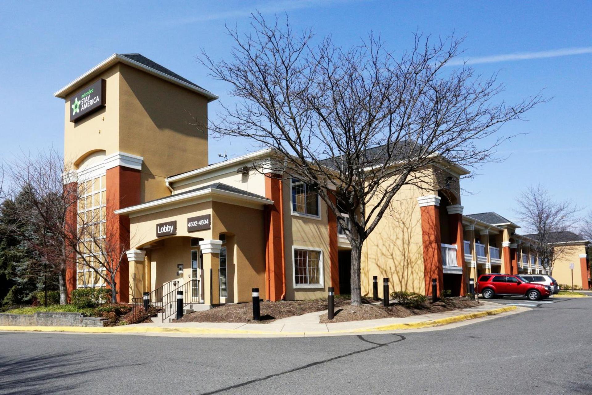 HomeTowne Studios by Red Roof Chantilly photo 38