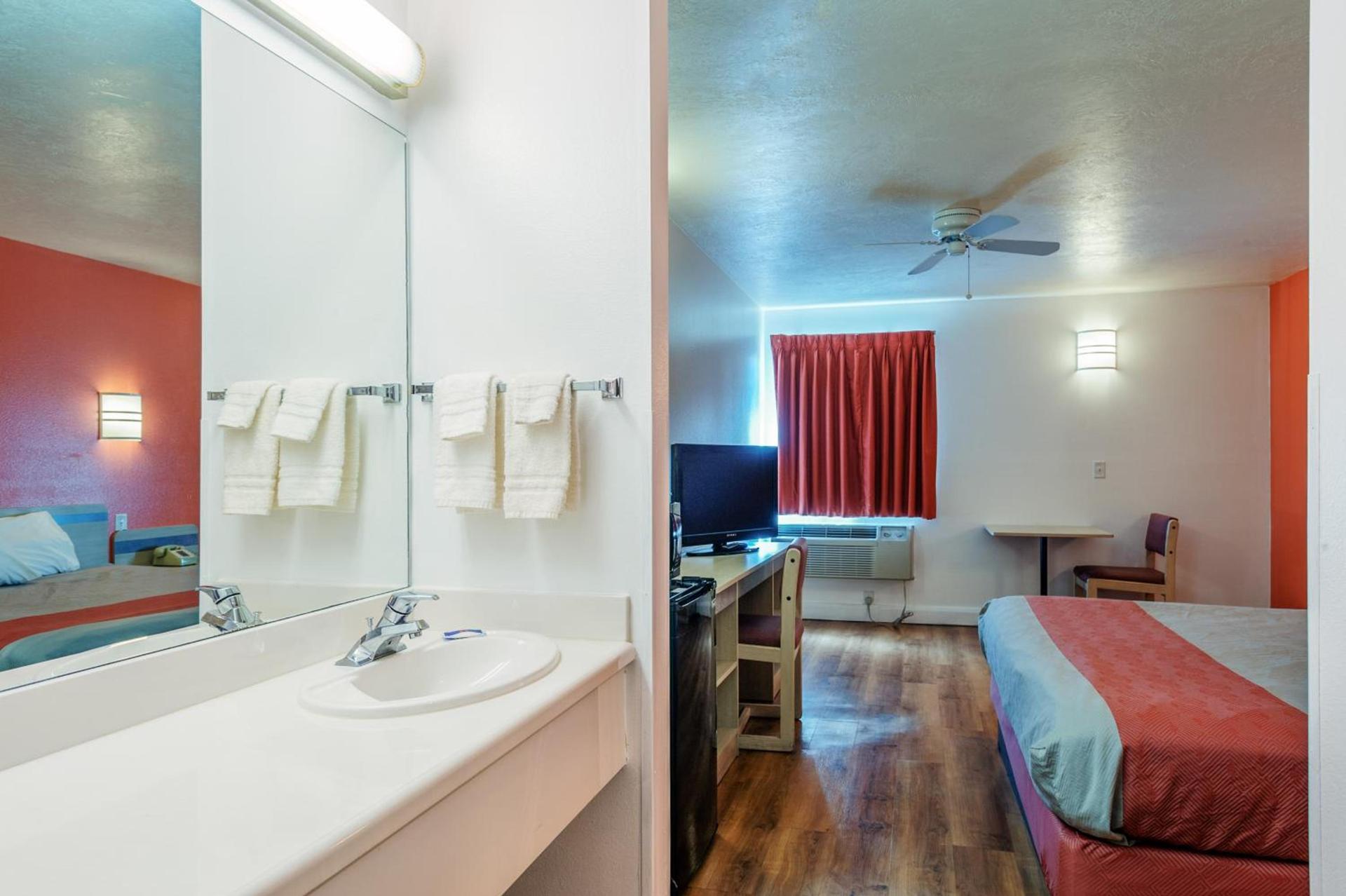 Motel 6-Beaver, UT photo 51