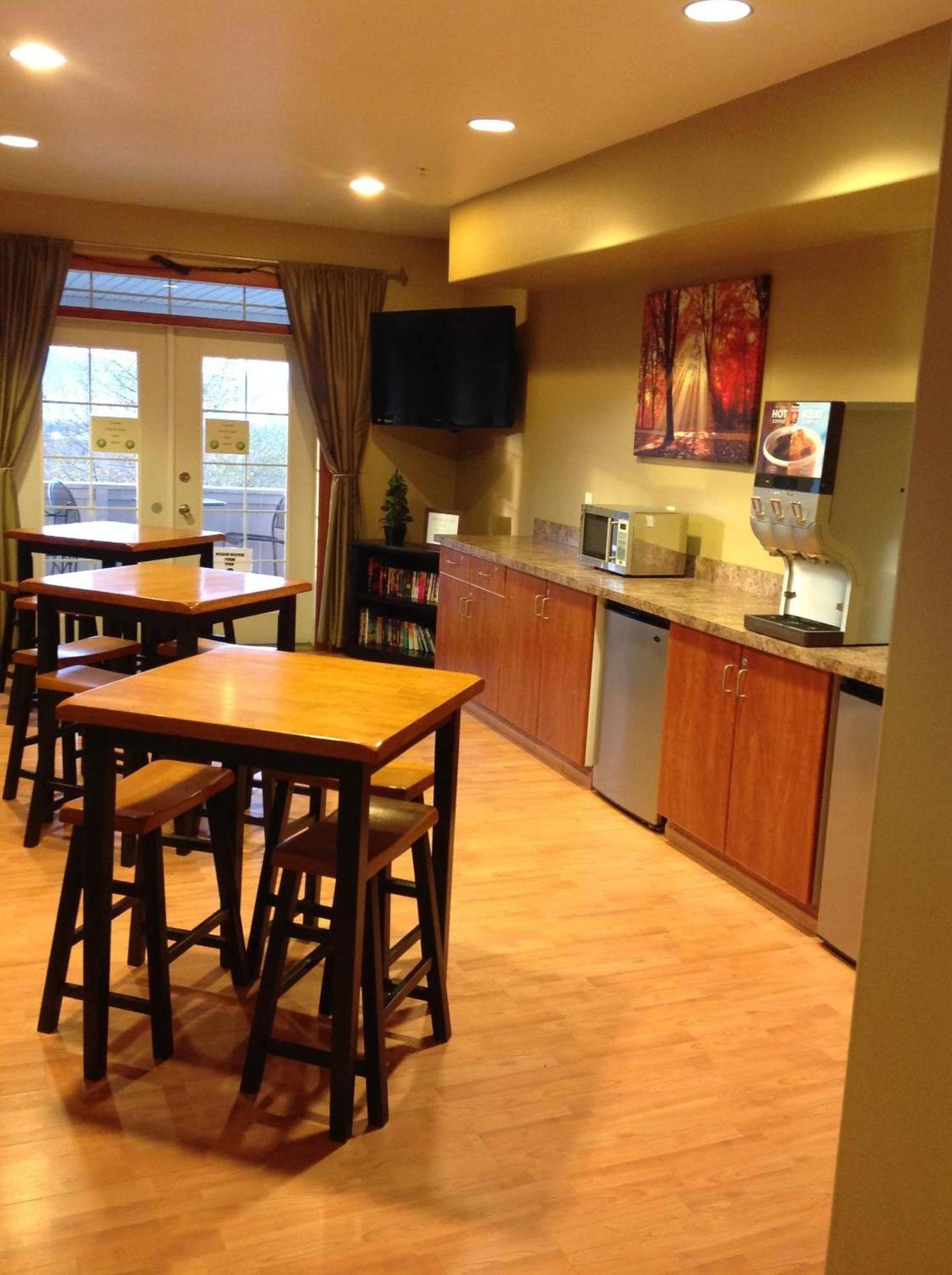 Grand View Inn & Suites photo 18