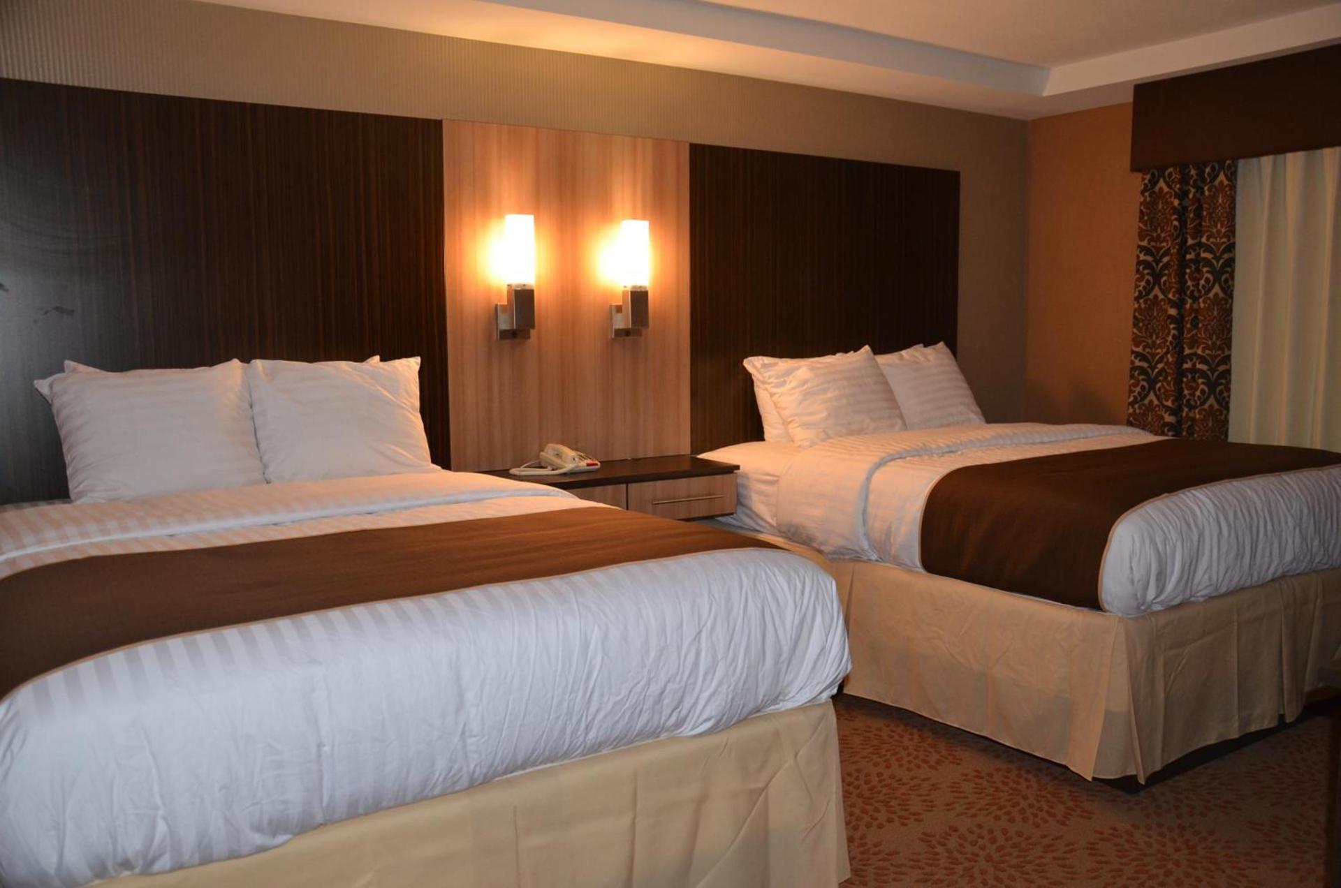 Aashram Hotel by Niagara River photo 58