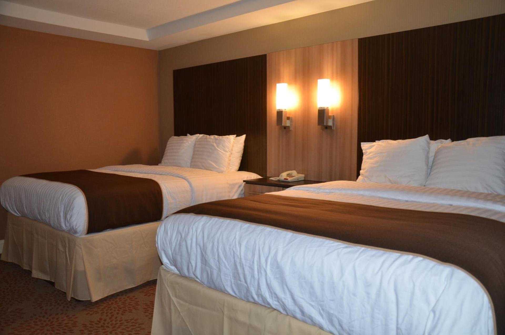 Aashram Hotel by Niagara River photo 13