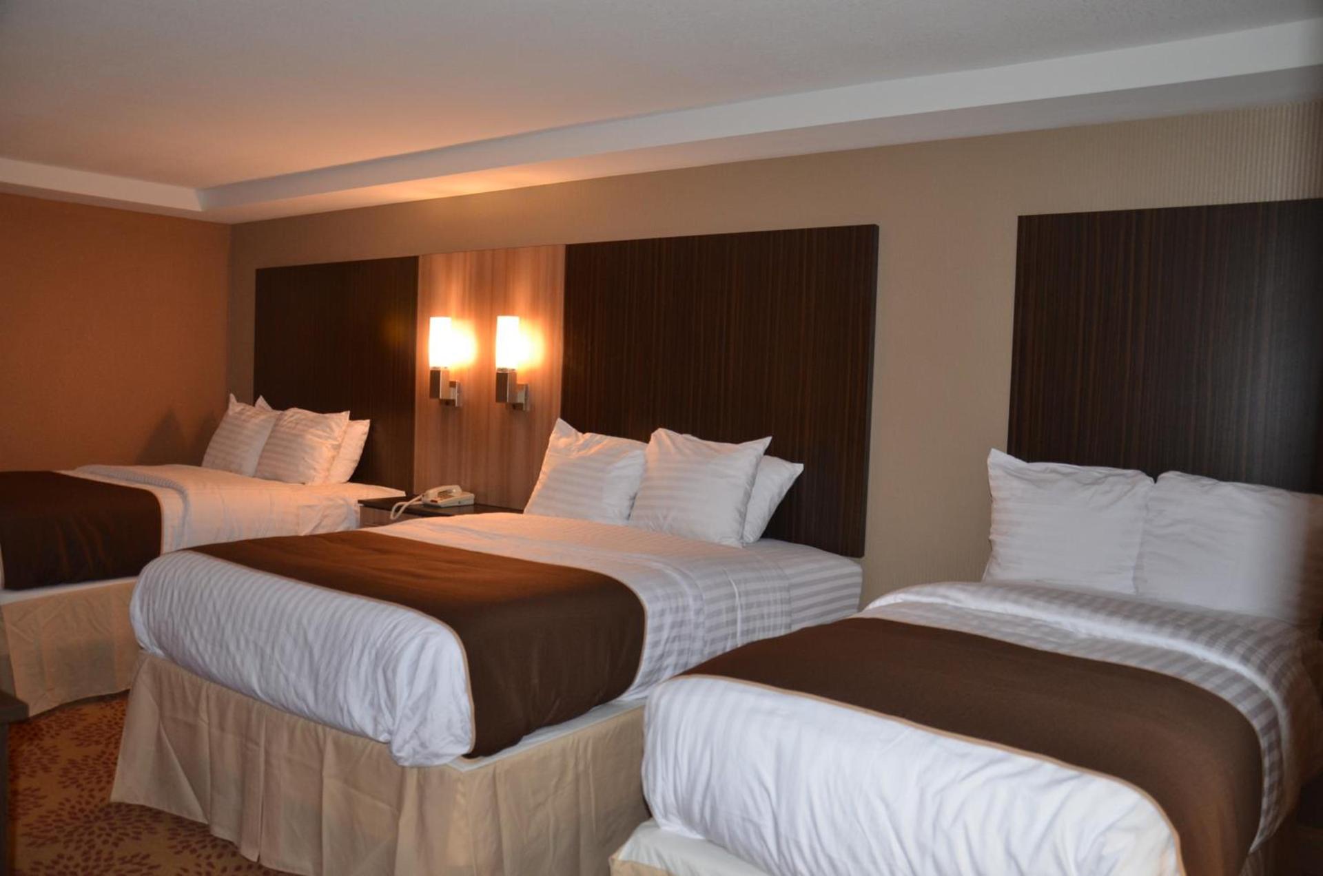 Aashram Hotel by Niagara River photo 14