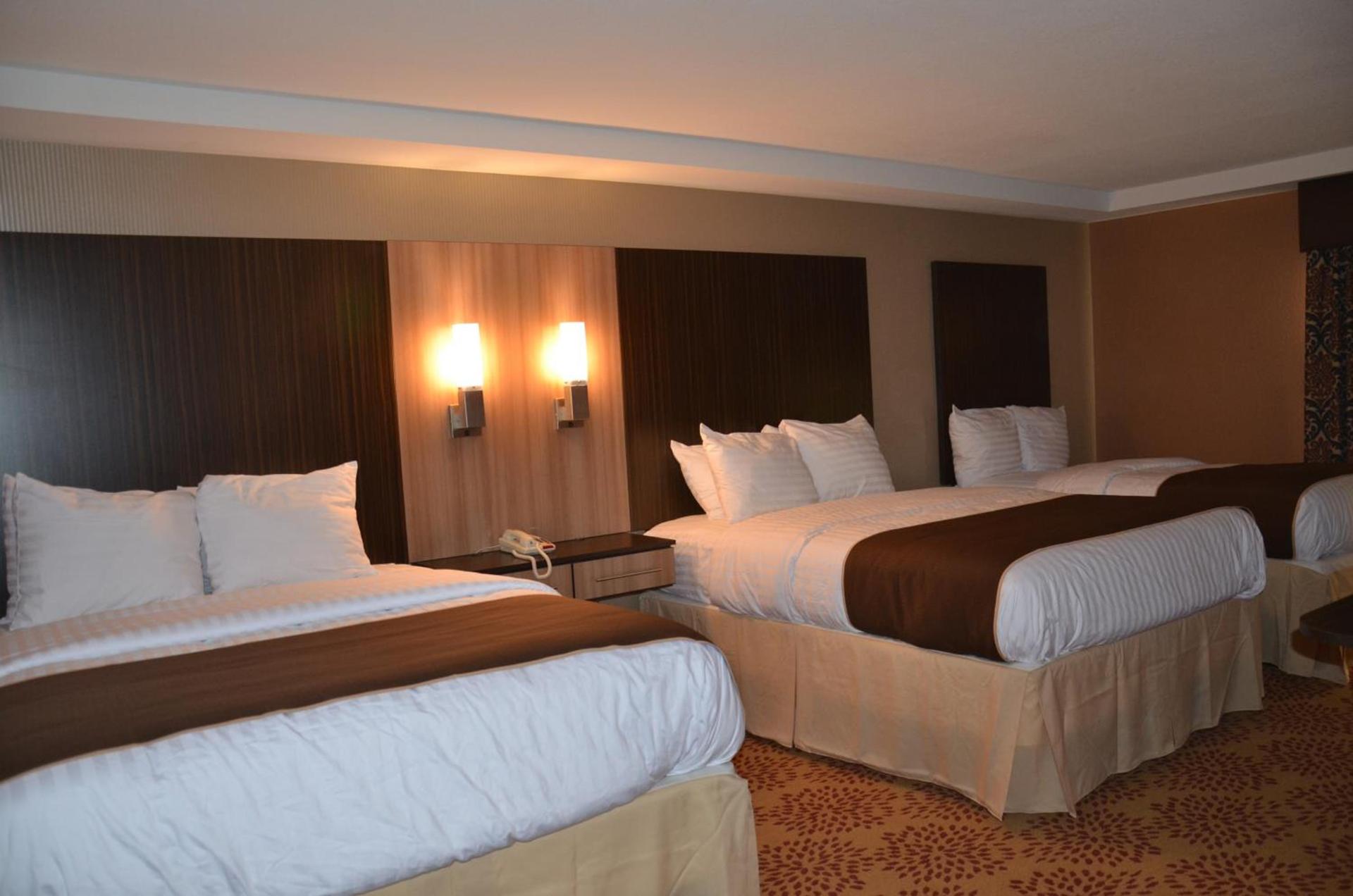 Aashram Hotel by Niagara River photo 15