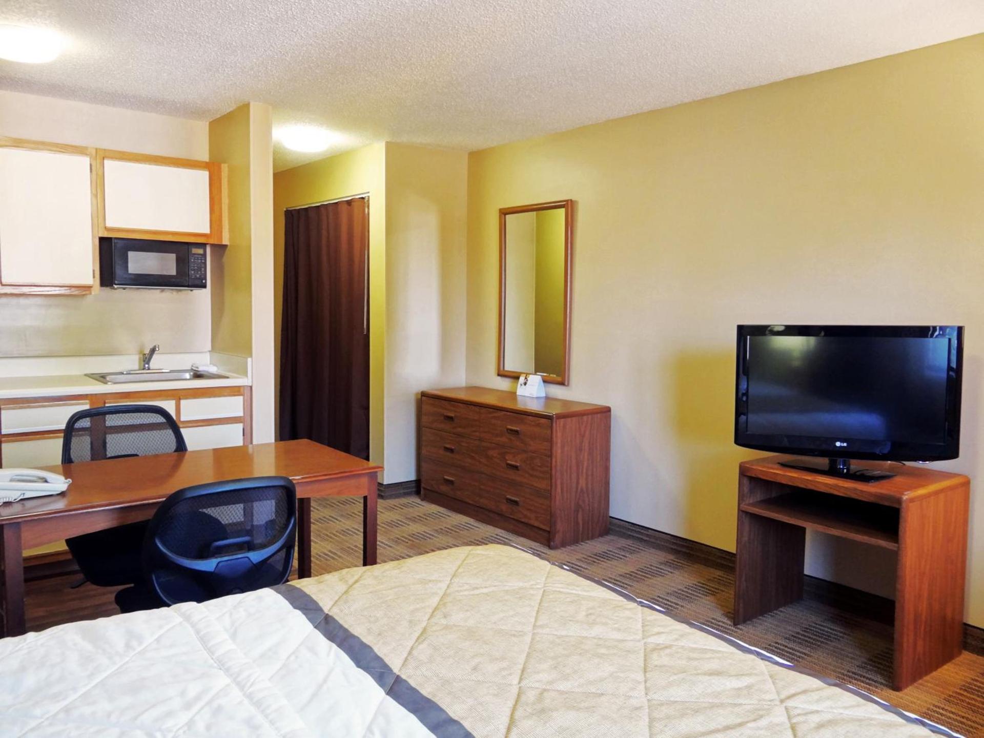 Suburban Studios Cary - RDU Airport photo 43