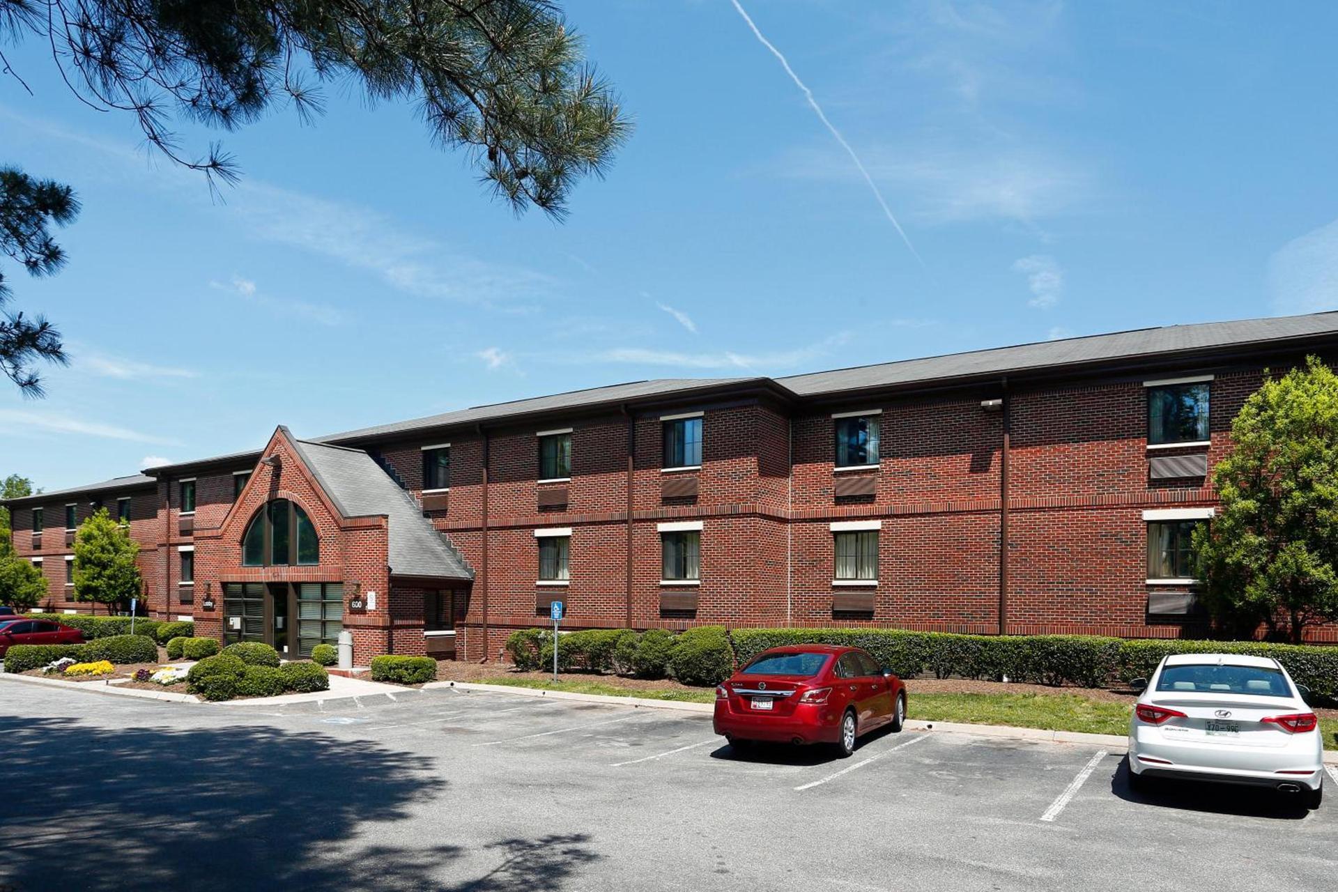 Suburban Studios Cary - RDU Airport photo 37