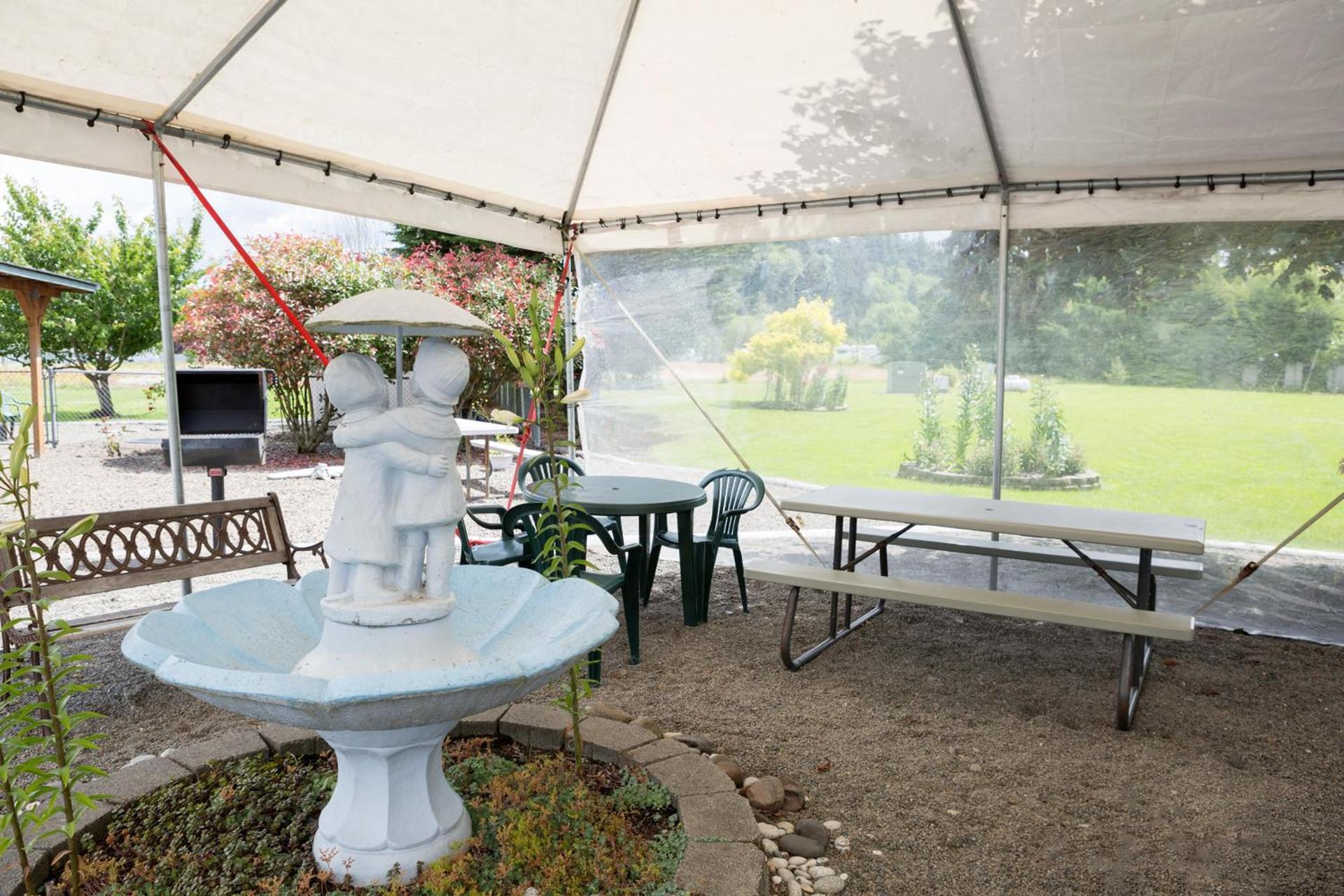 Dew Drop Inn photo 54