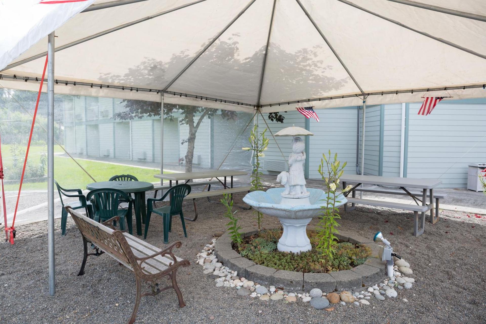 Dew Drop Inn photo 55