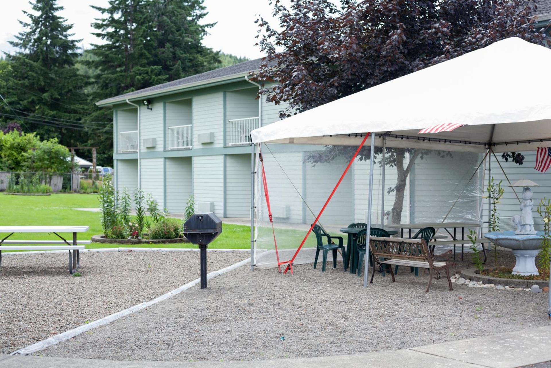 Dew Drop Inn photo 59