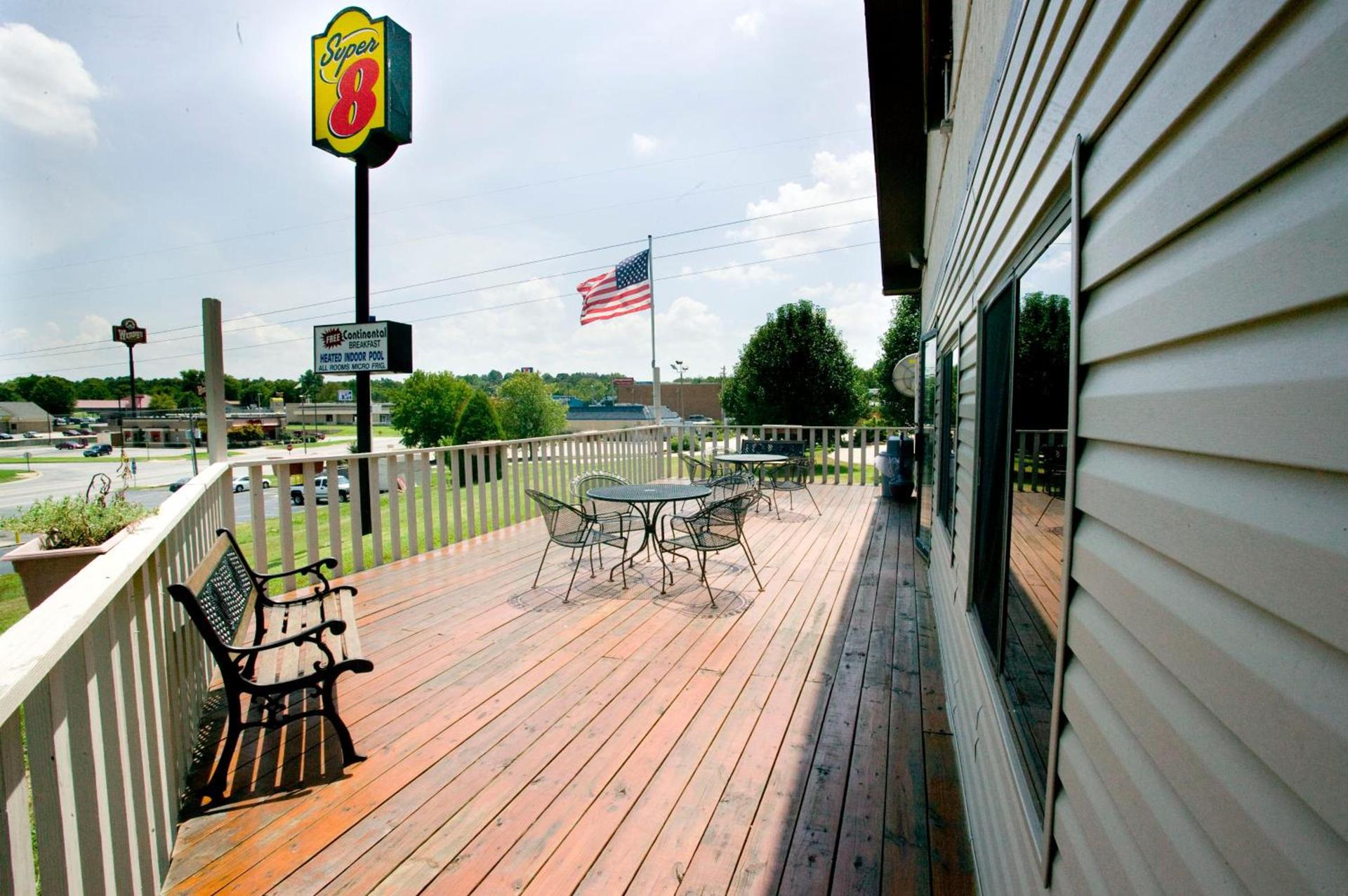 Super 8 by Wyndham Van Buren/Ft. Smith Area photo 32