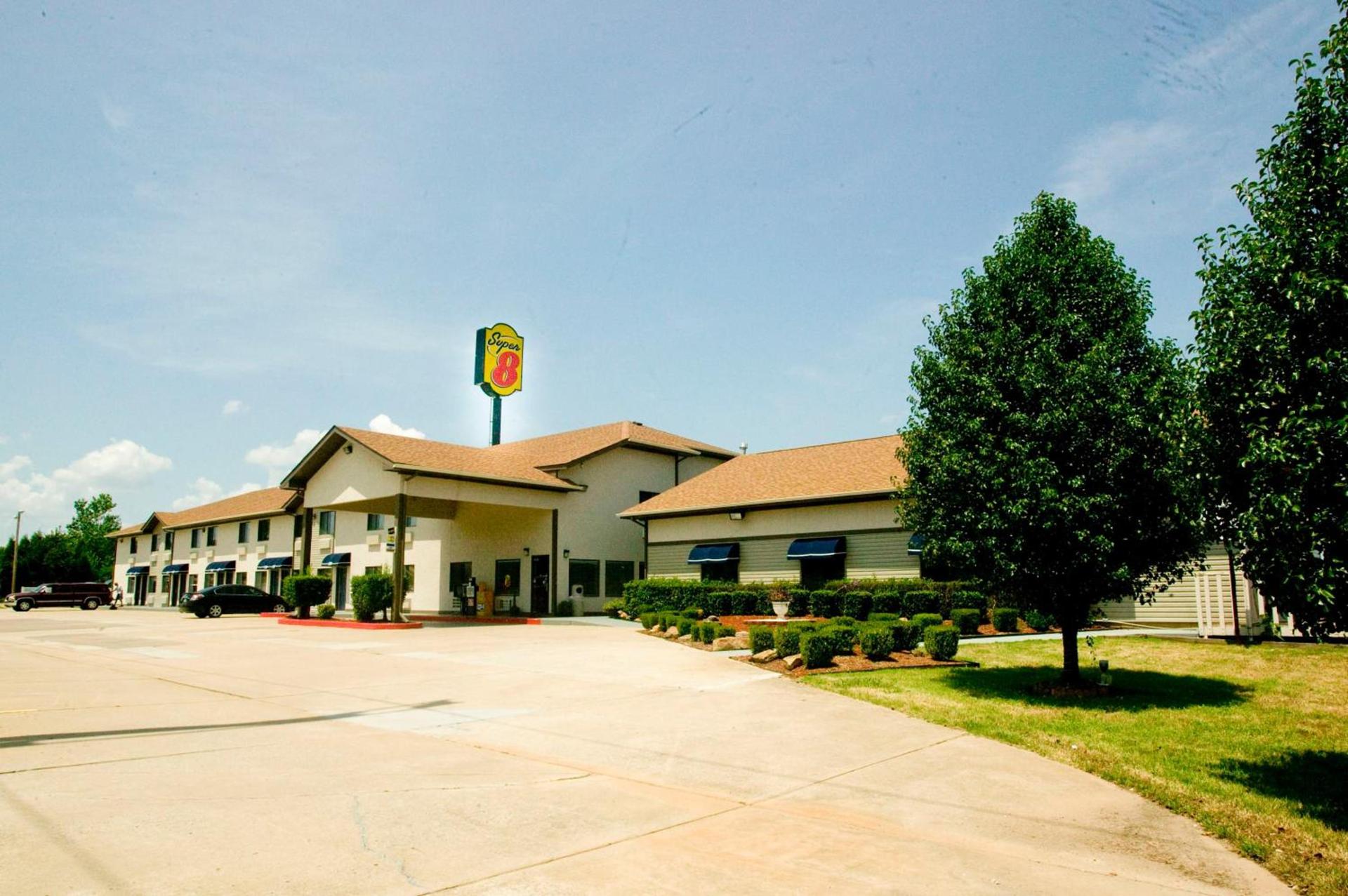 Super 8 by Wyndham Van Buren/Ft. Smith Area photo 31