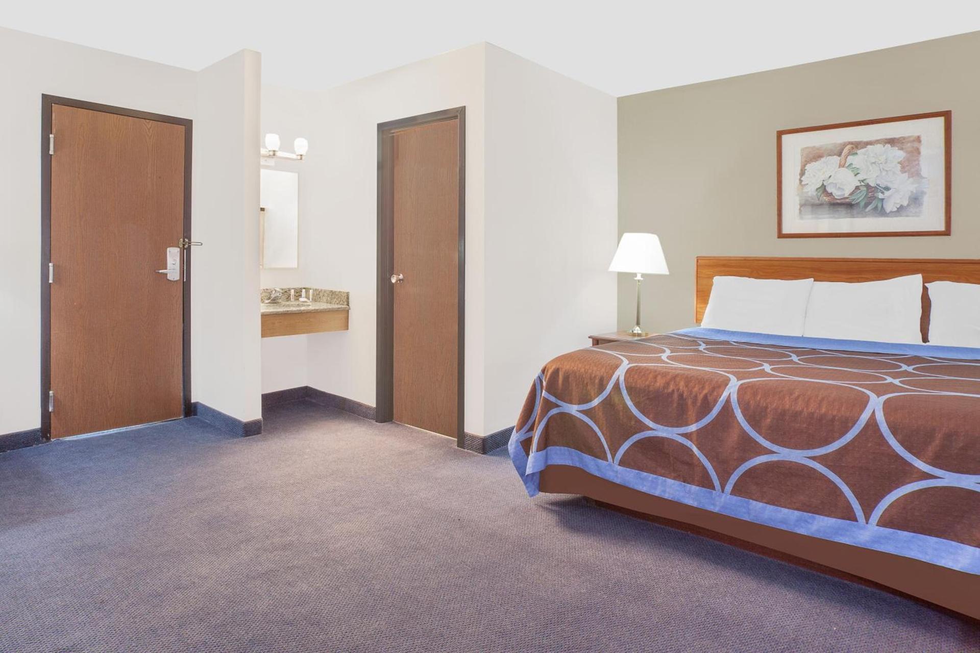 Super 8 by Wyndham Middletown photo 18