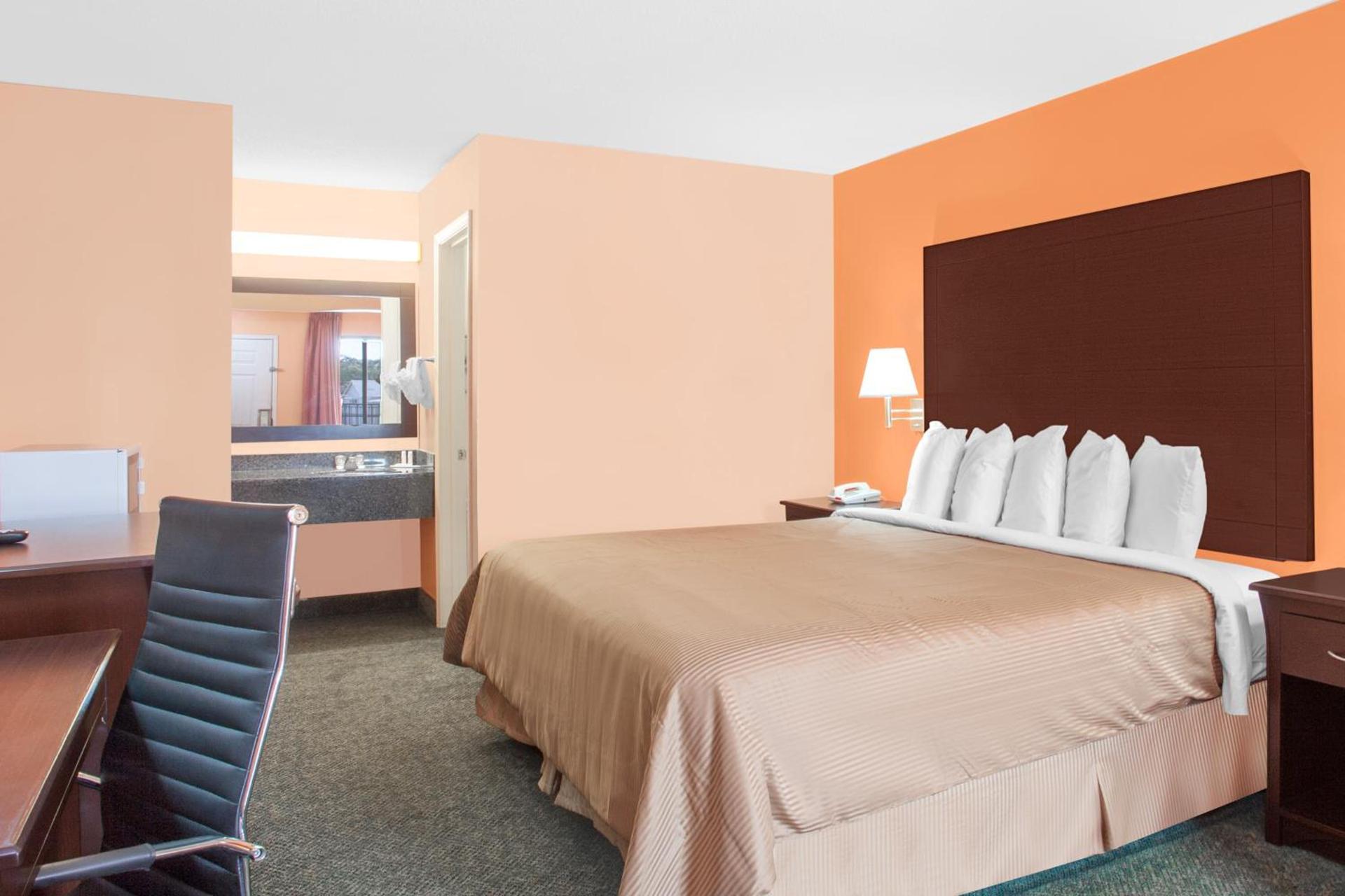 Days Inn by Wyndham Moulton photo 26