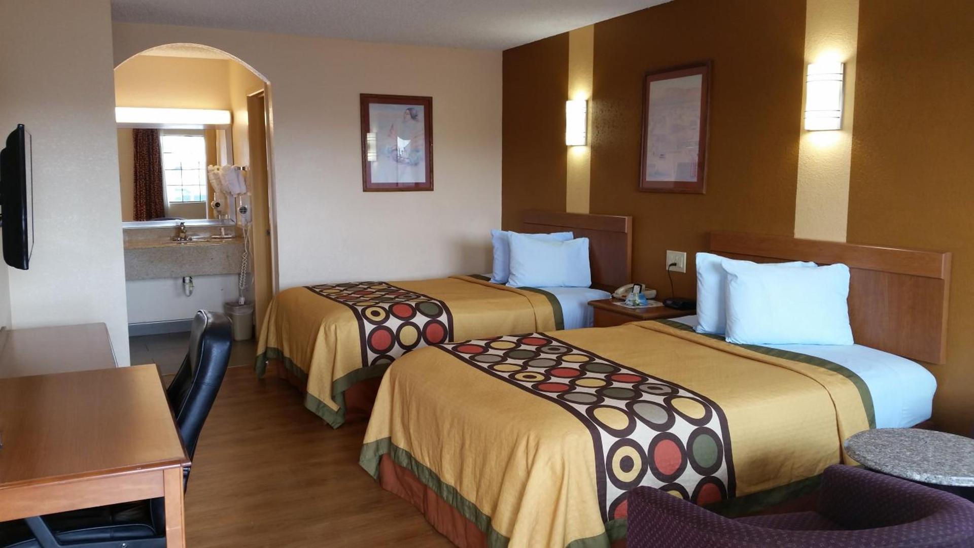 Super 8 by Wyndham Waco/Mall area TX photo 16